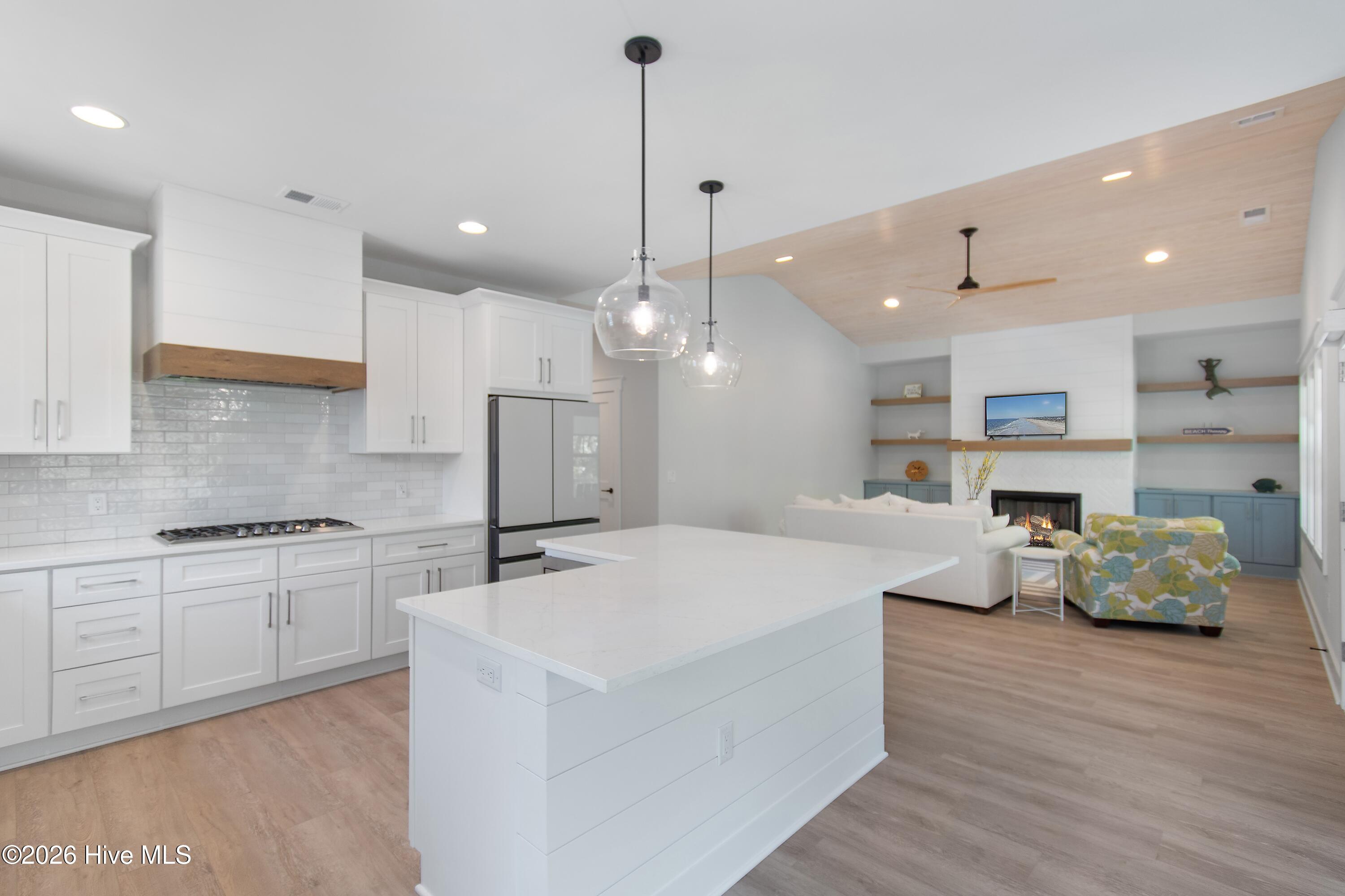 100567576 | Photo 11