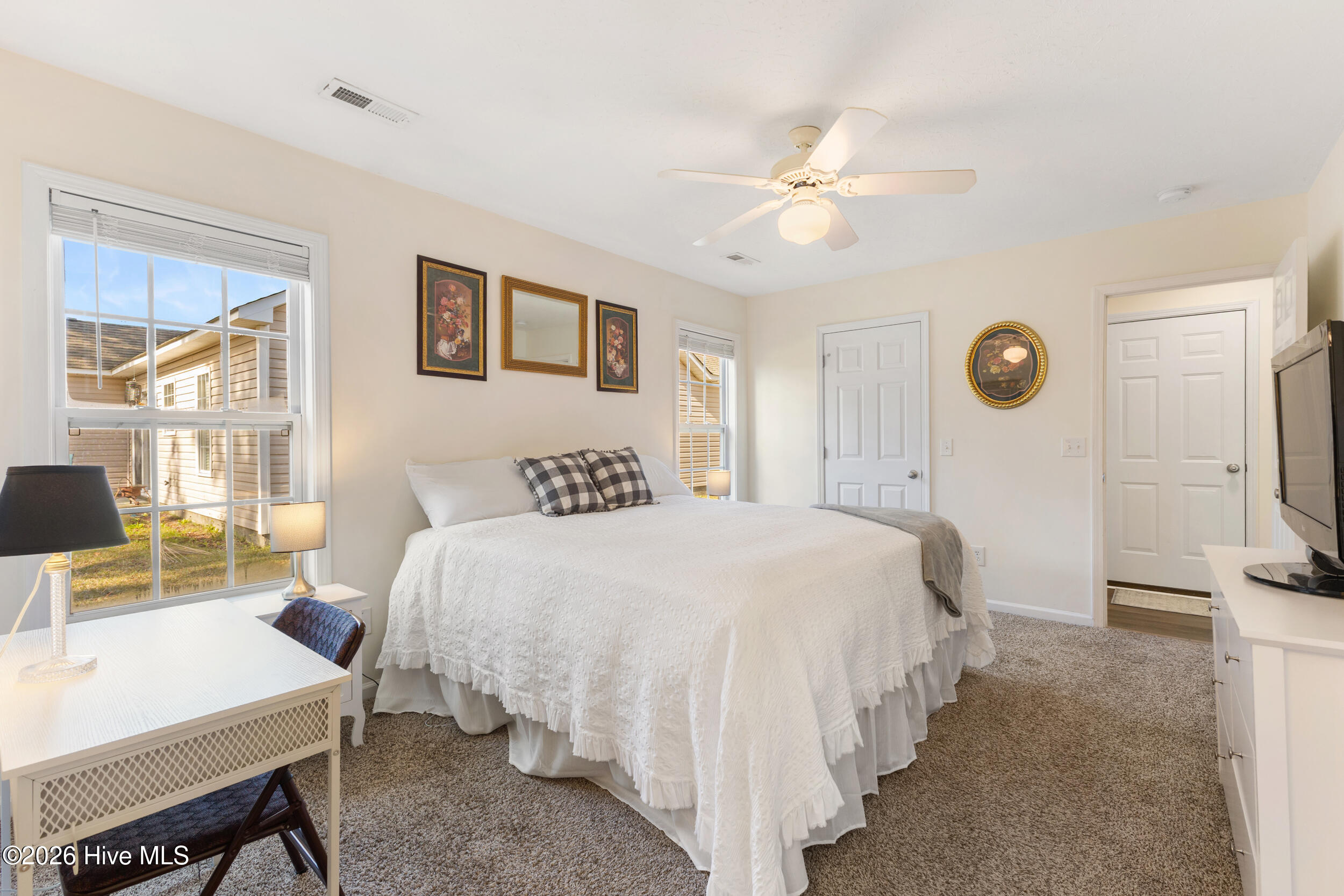 100561177 | Photo 16