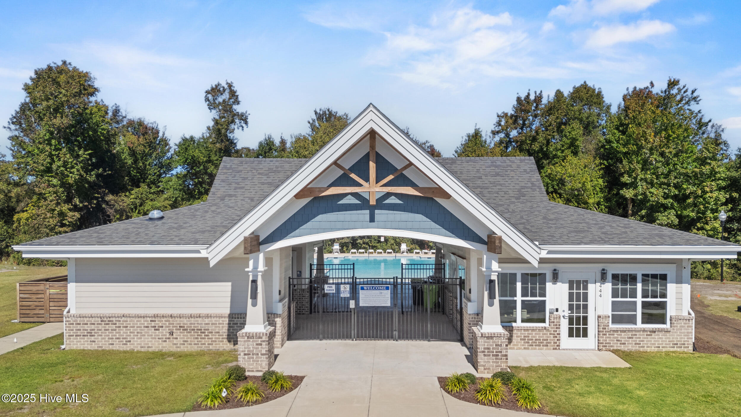 100537389 | Photo 43