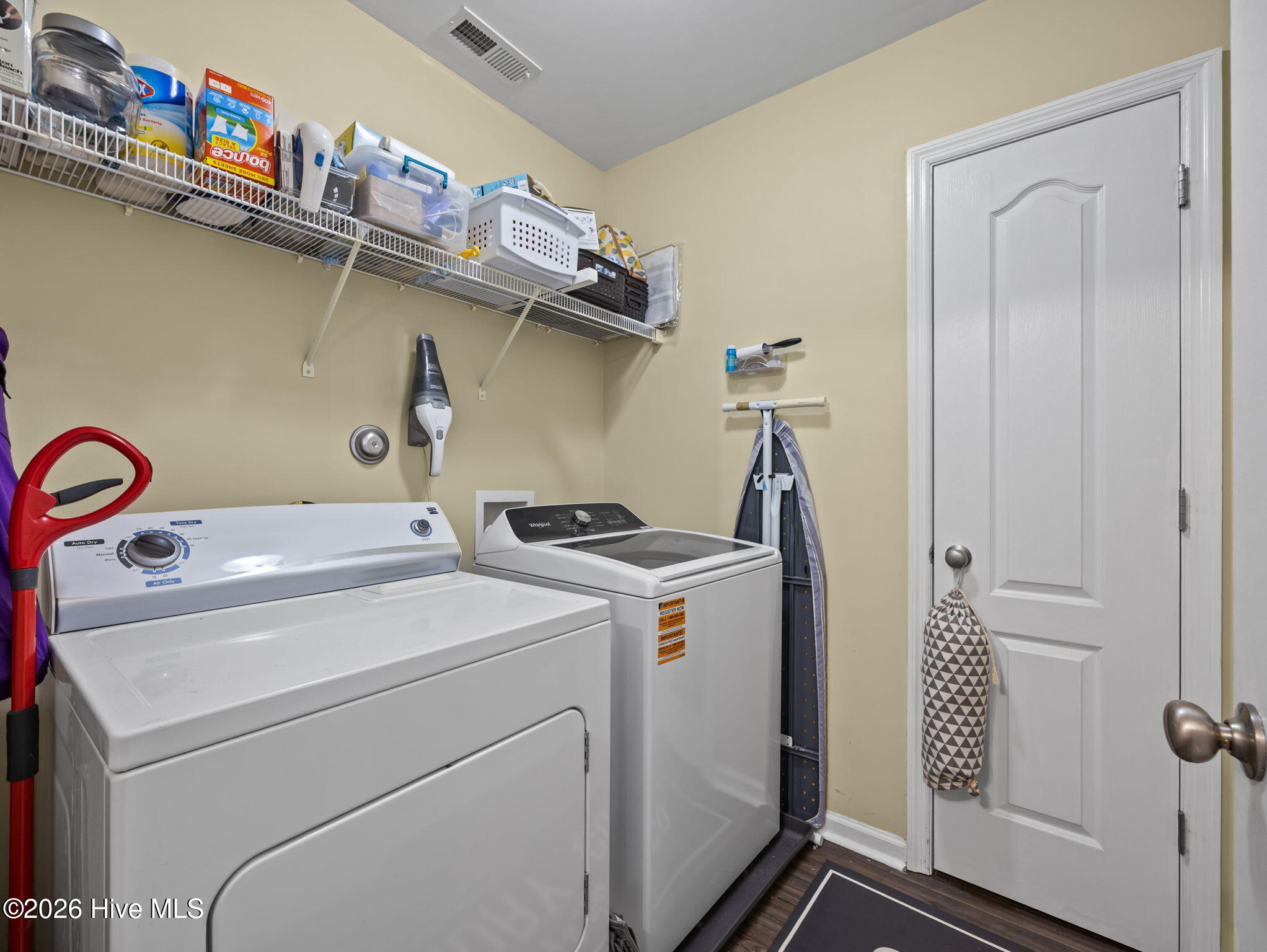 100569834 | Photo 25