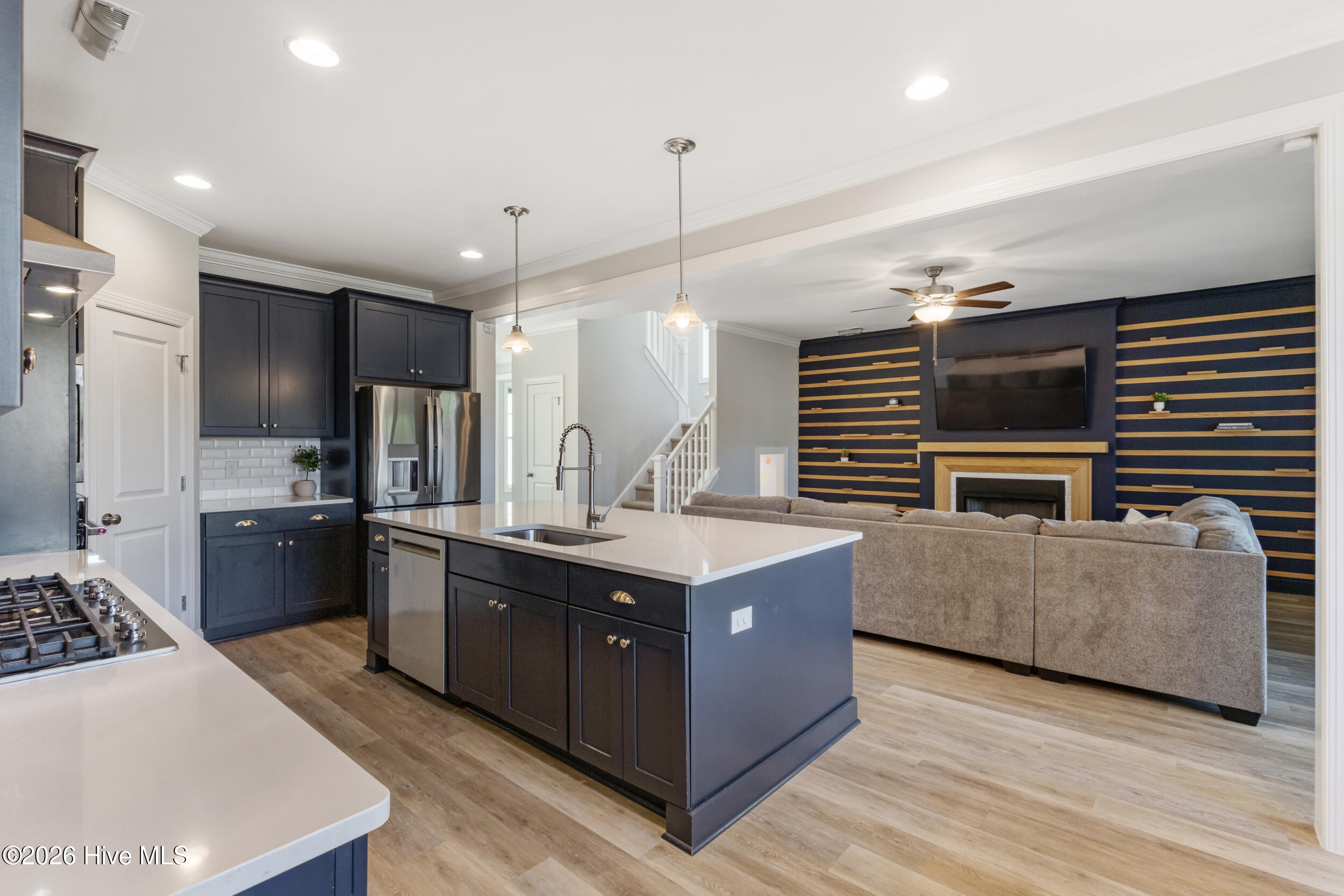 100569391 | Photo 15