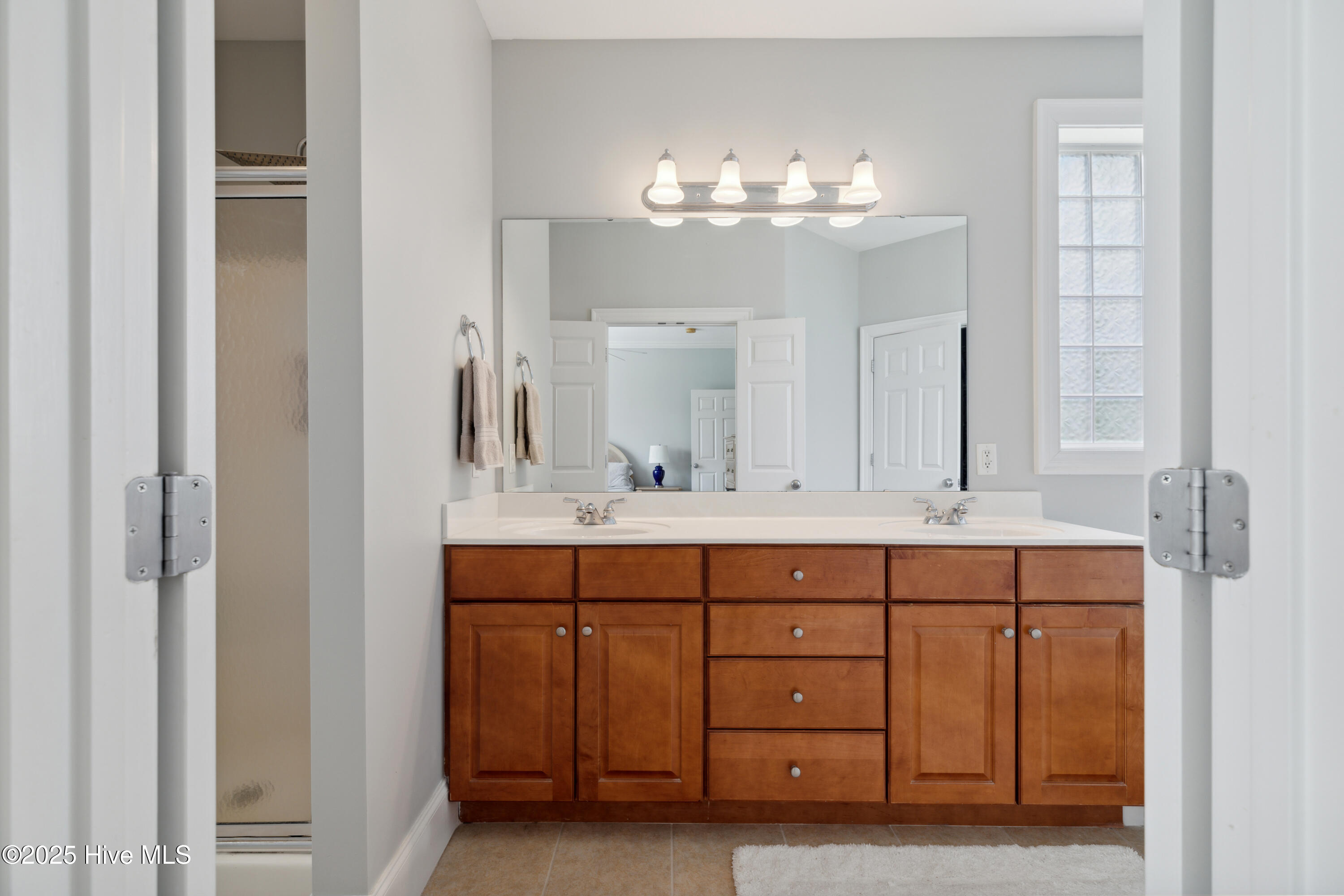 100514630 | Photo 28