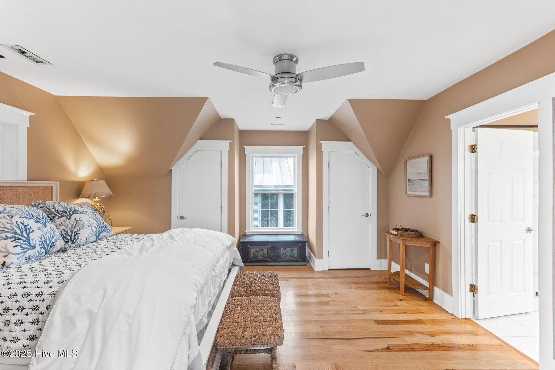 100521307 | Photo 28