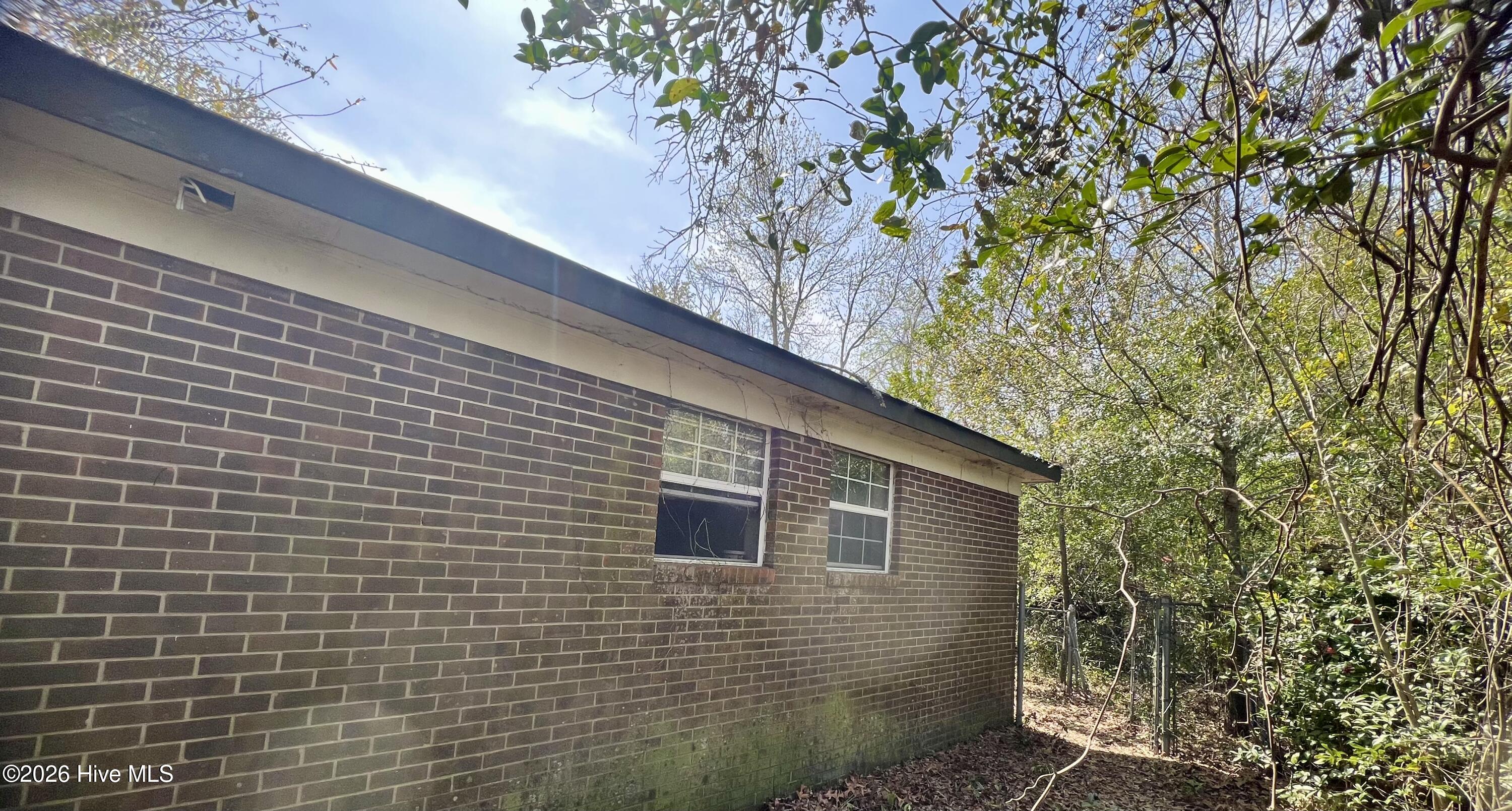 100562853 | Photo 21