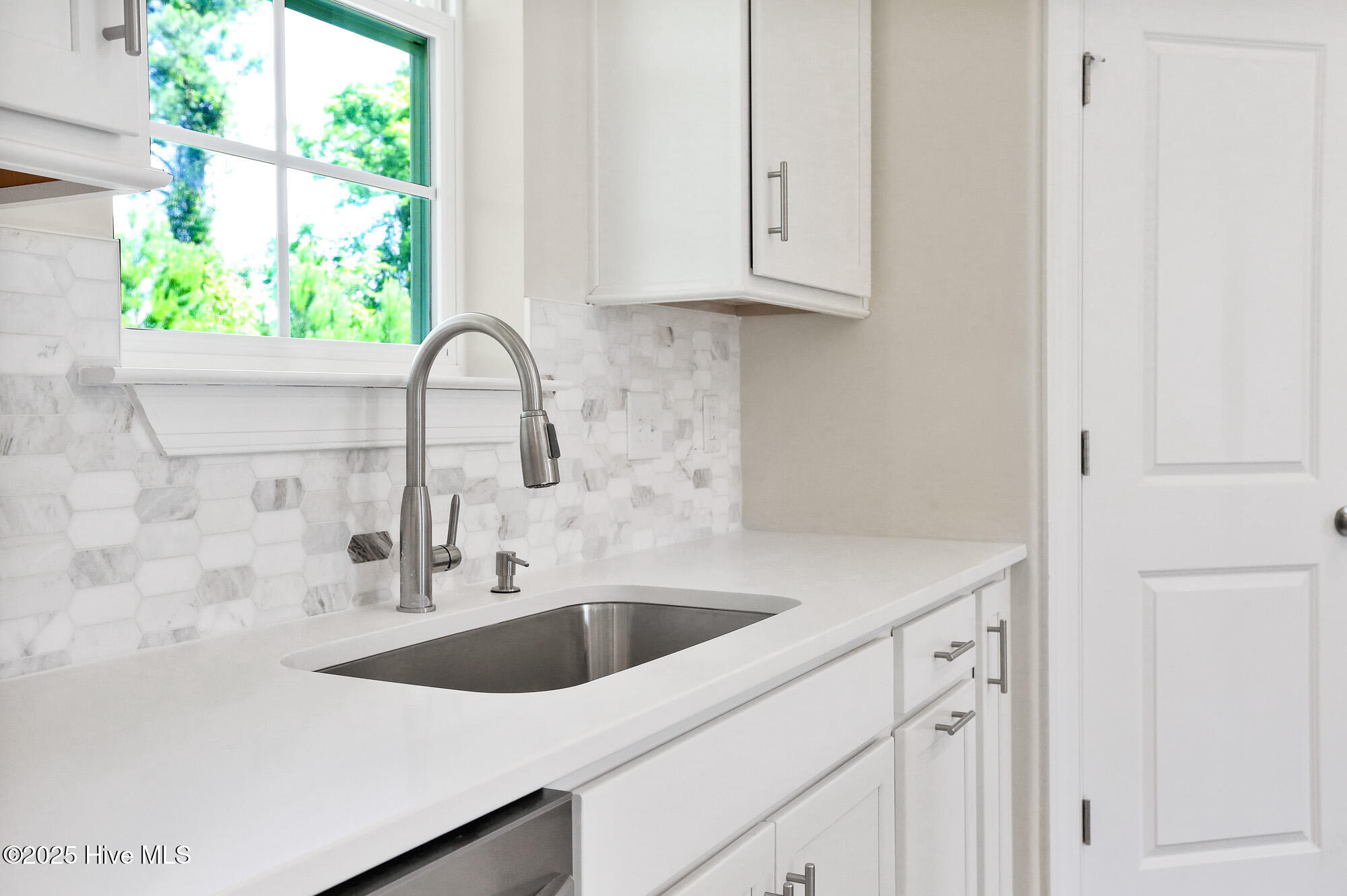 100482648 | Photo 13