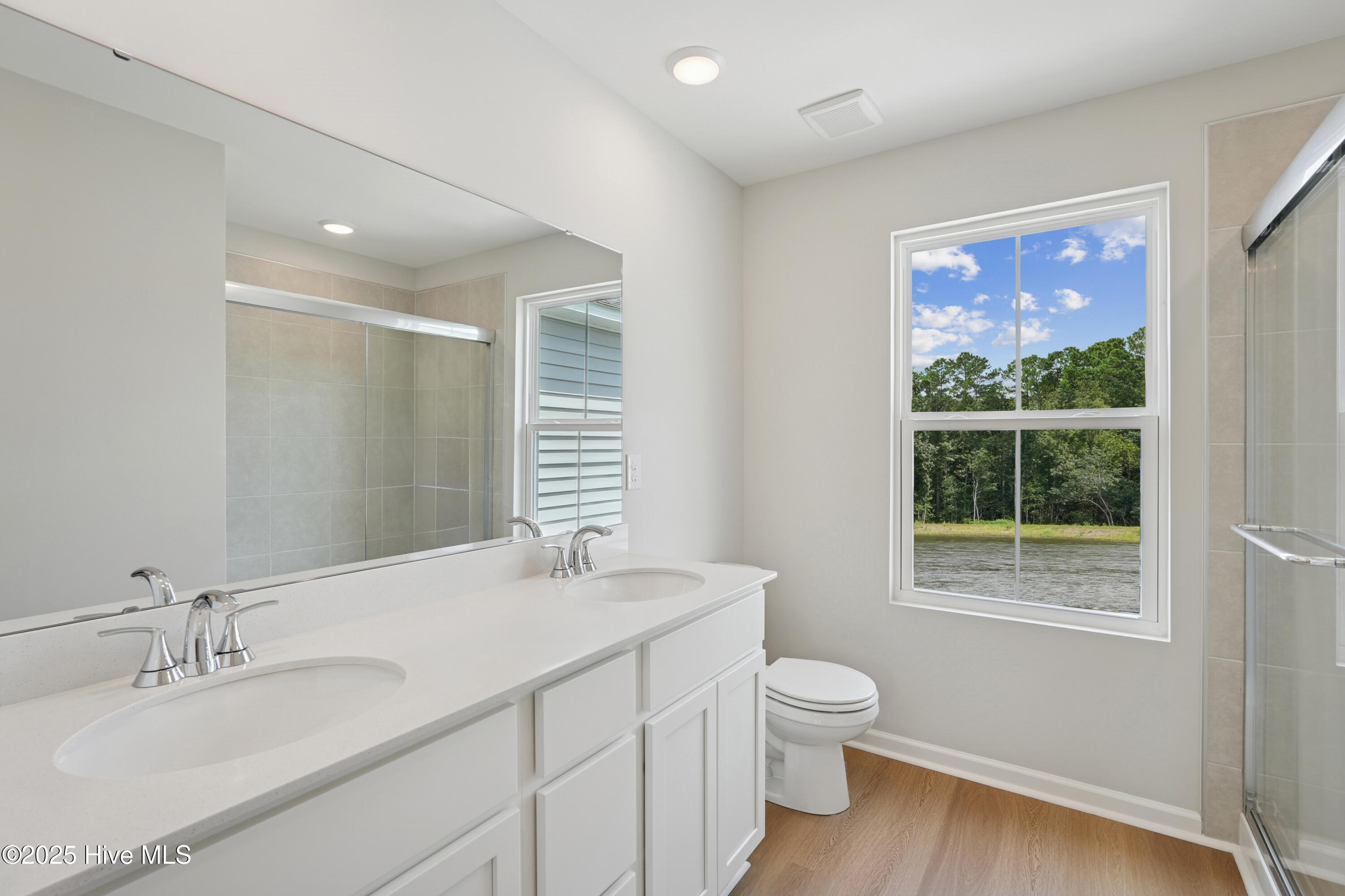 100542499 | Photo 25