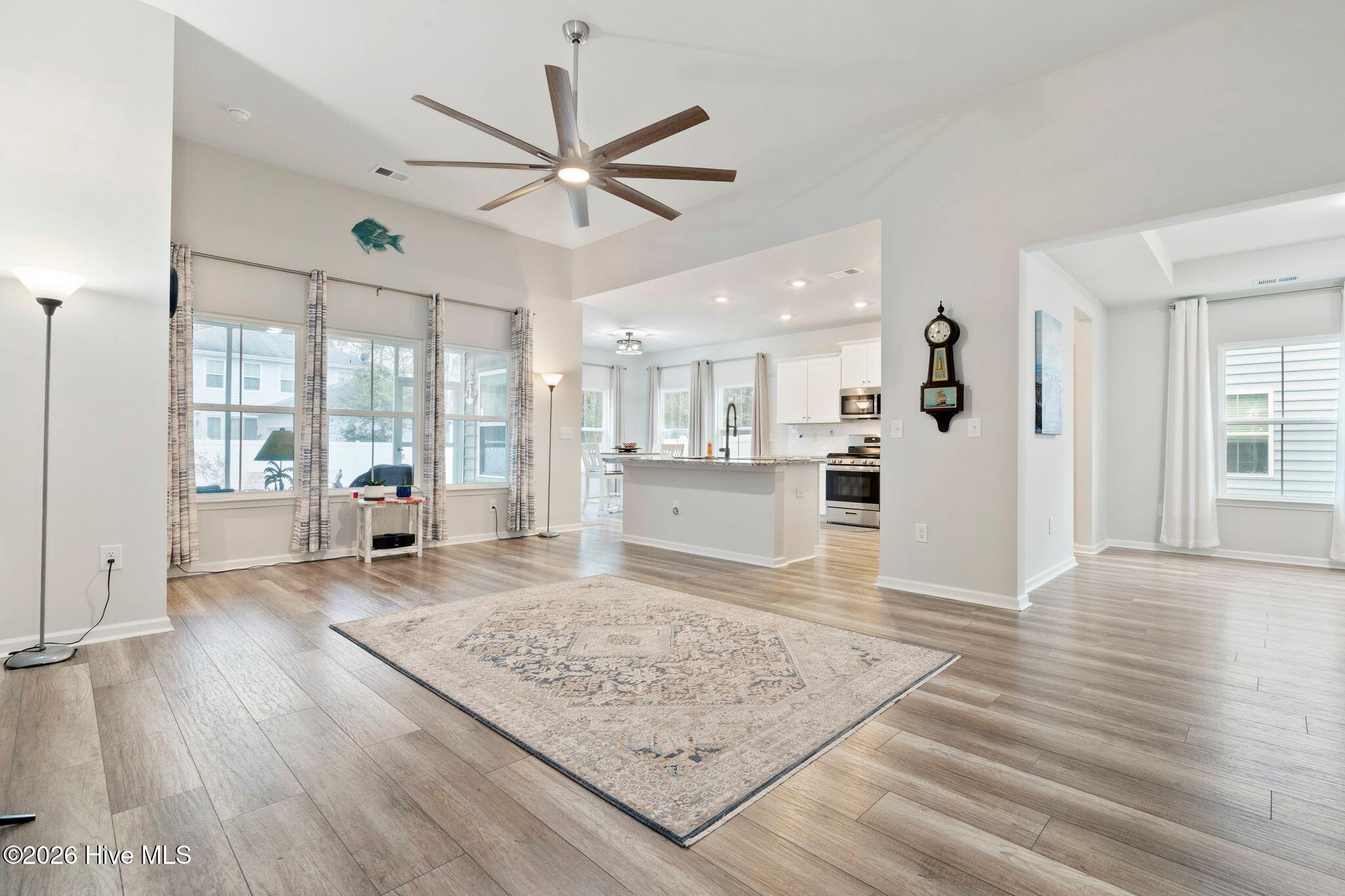 100550488 | Photo 10