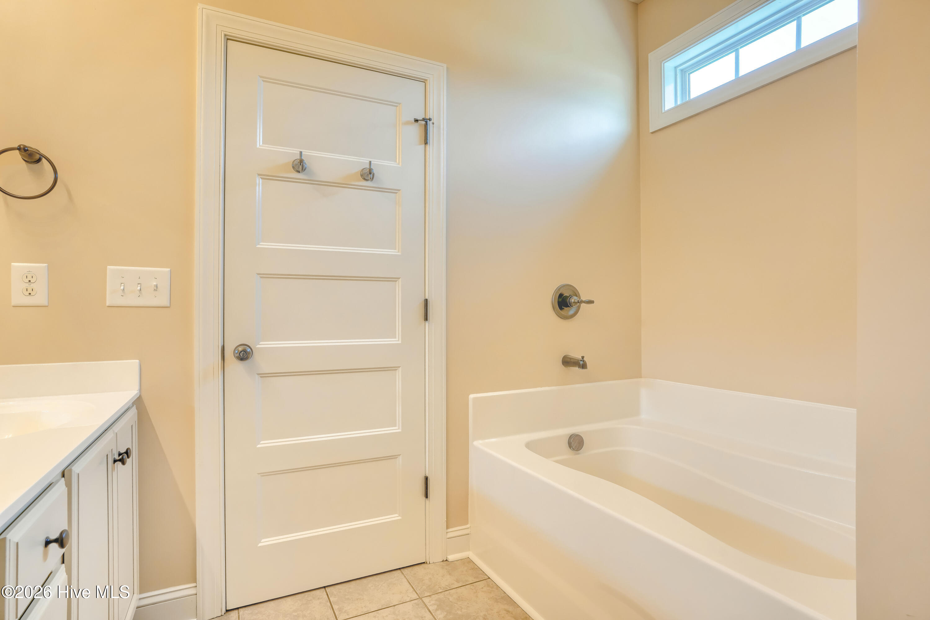 100563582 | Photo 30