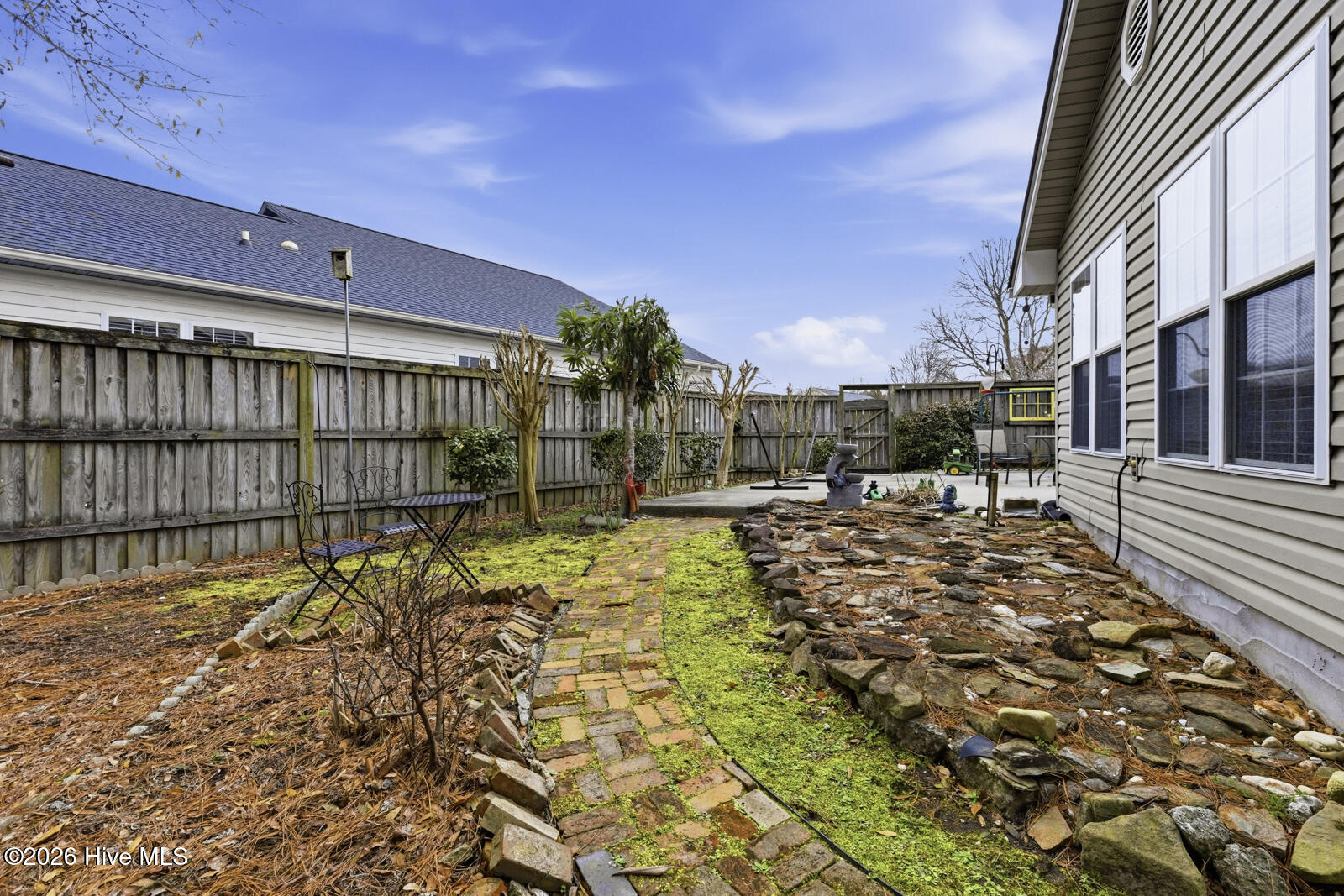 100557609 | Photo 28