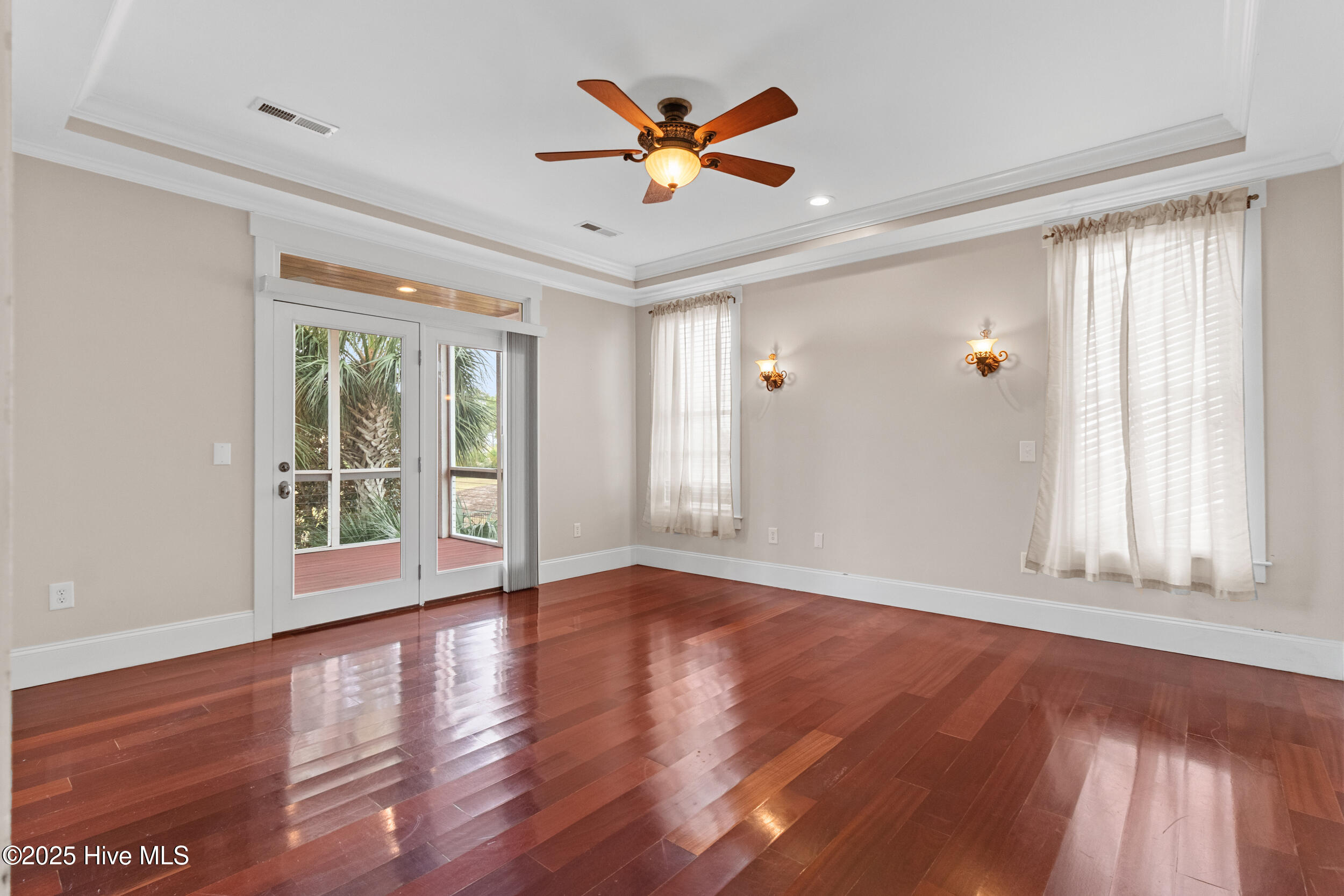 100538767 | Photo 19