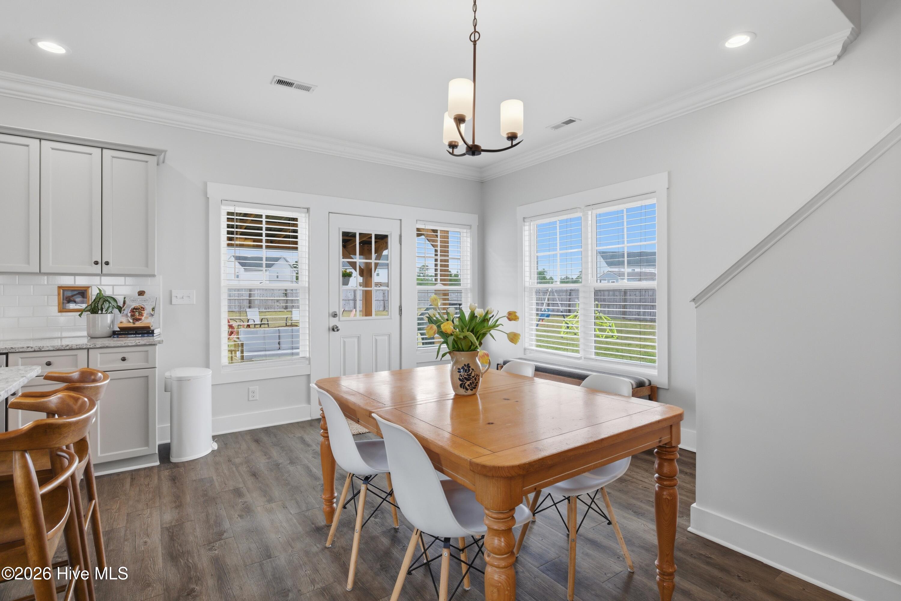 100562643 | Photo 21