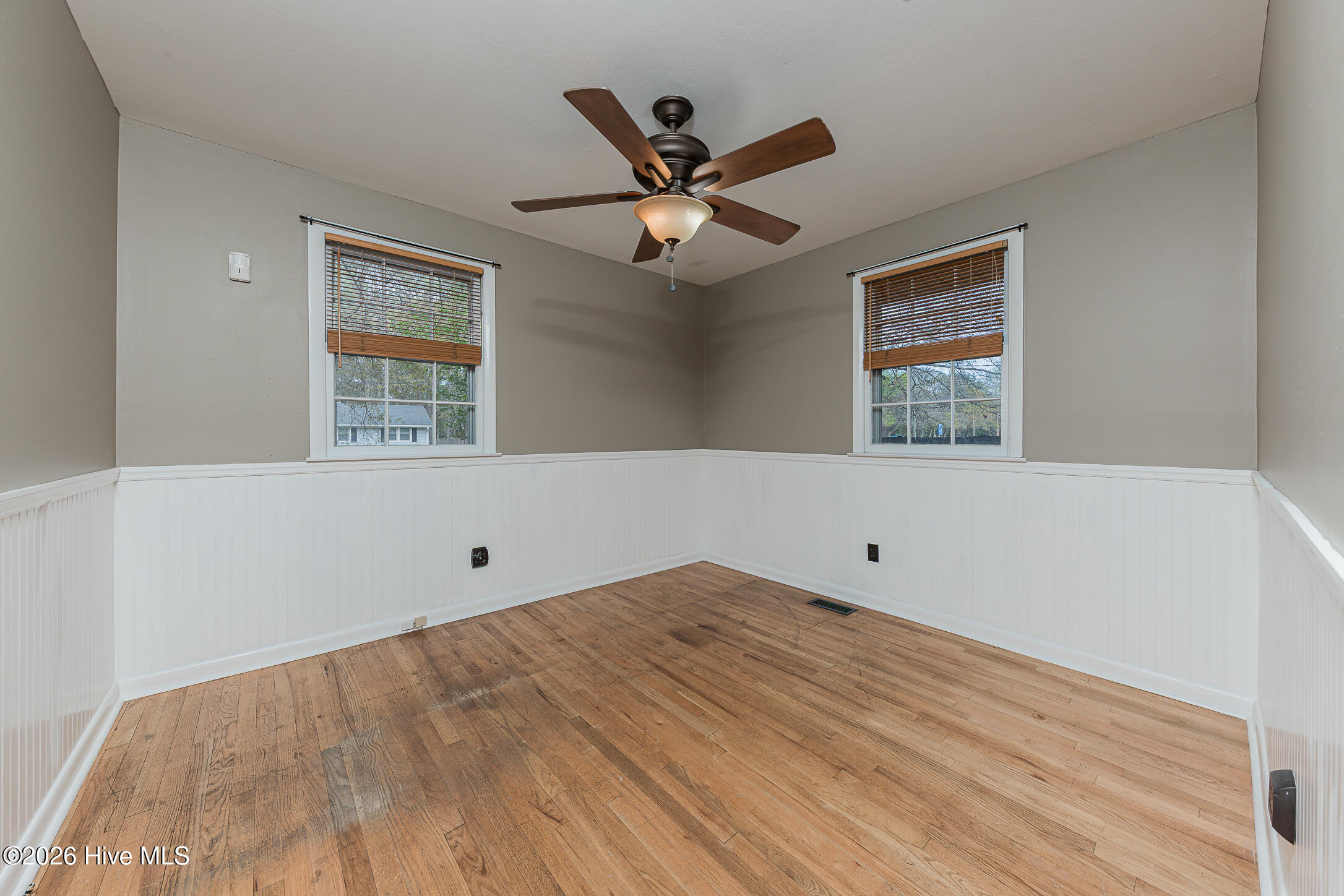 100563981 | Photo 26