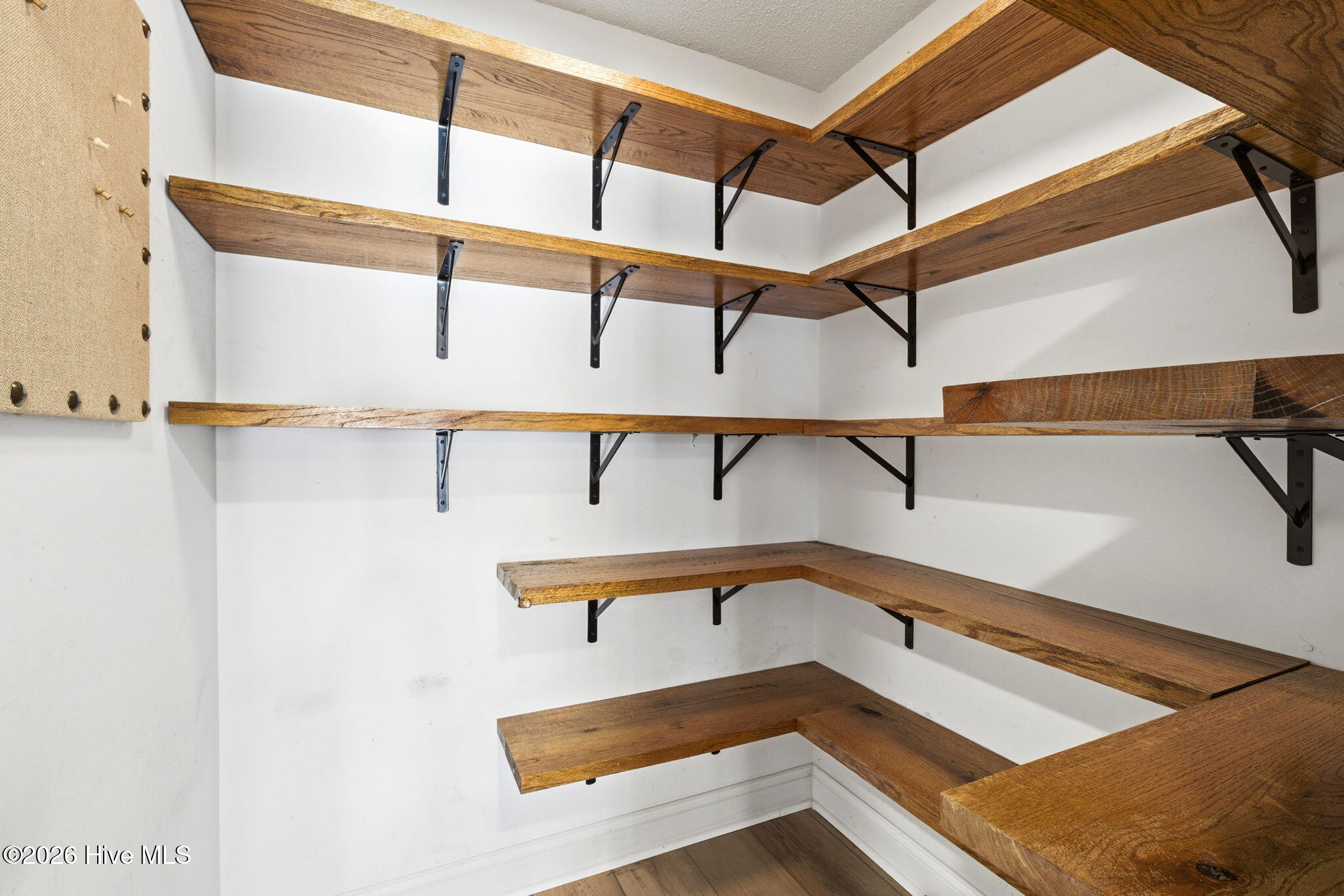 100563483 | Photo 35