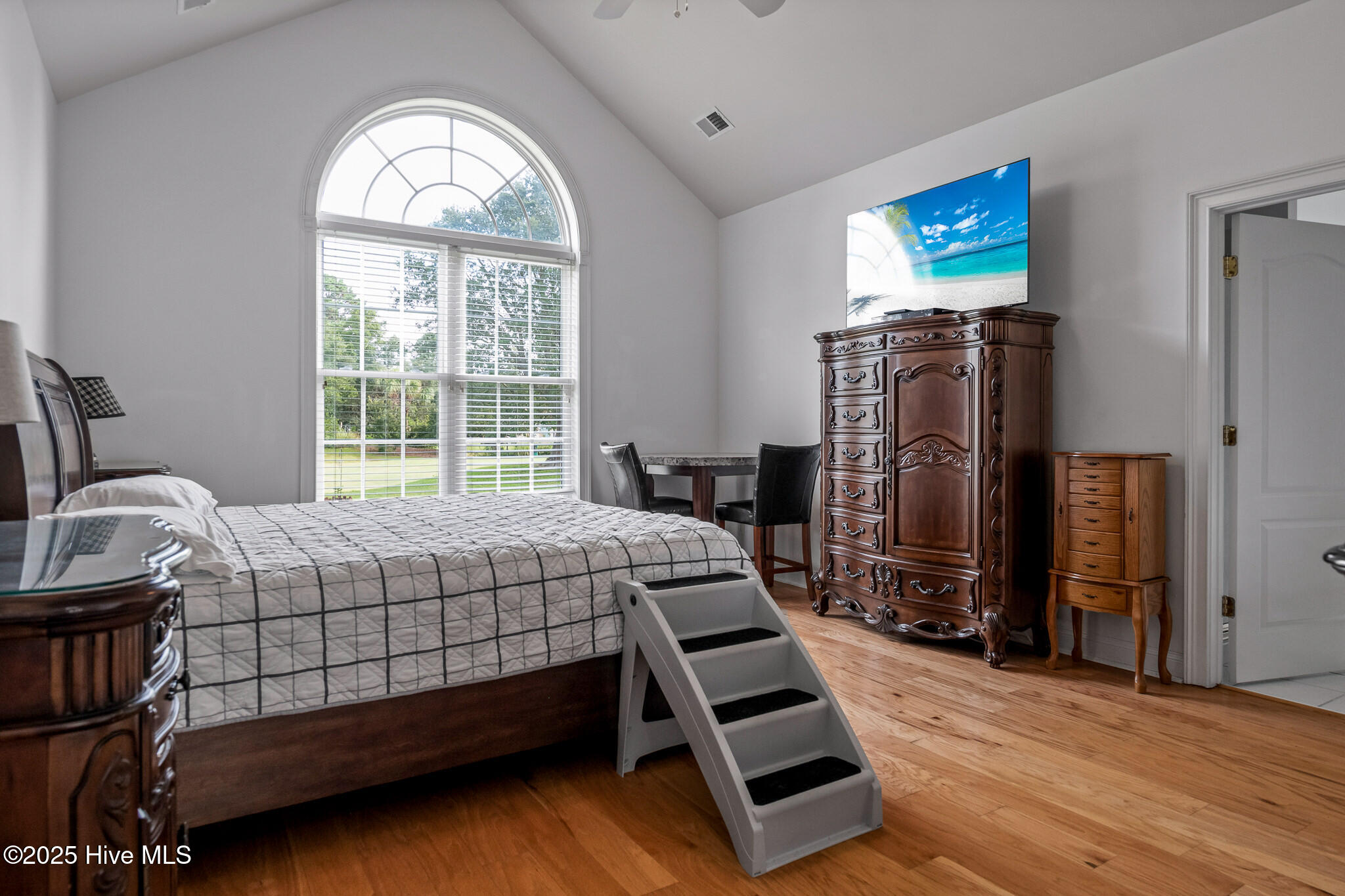 100528098 | Photo 22