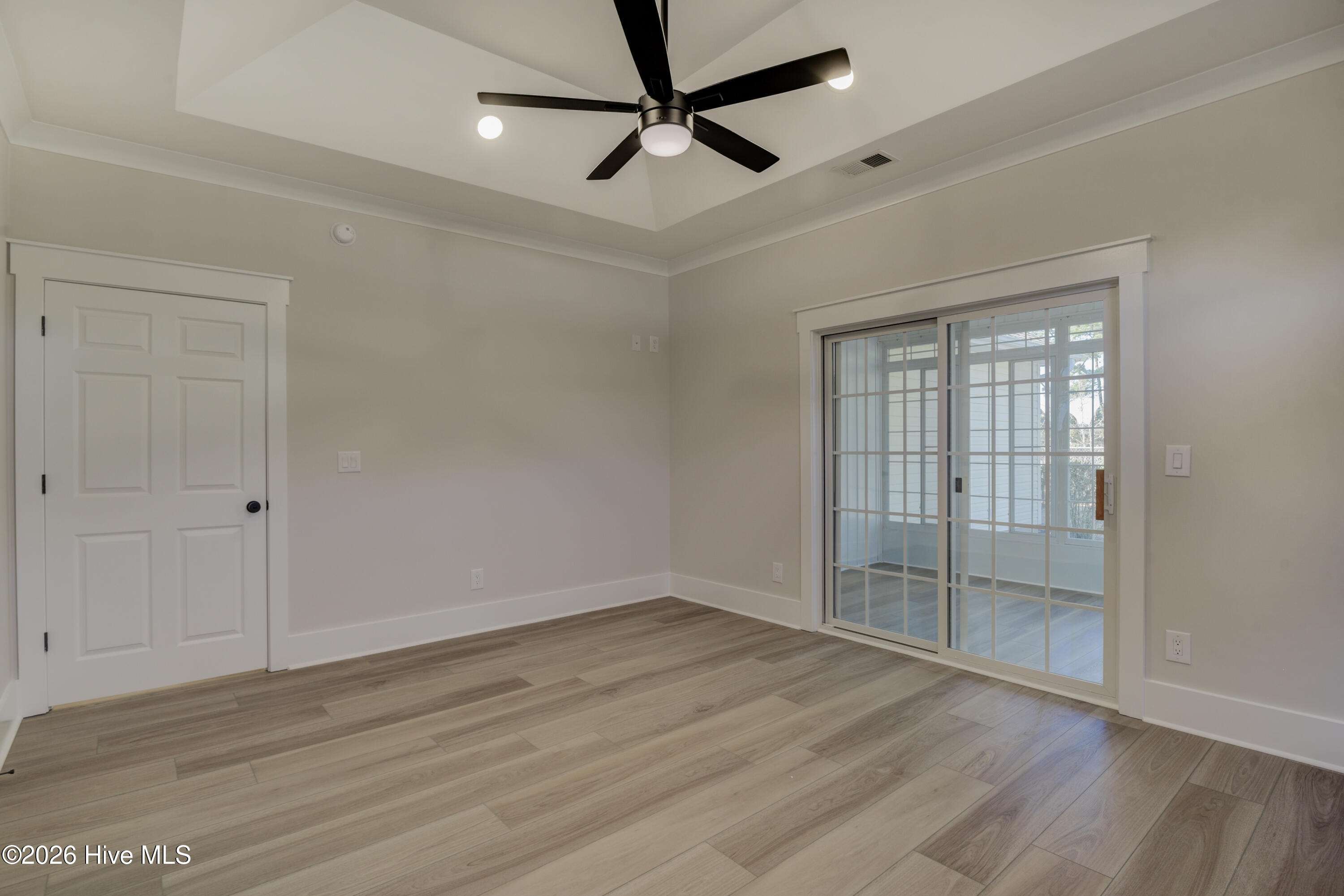 100559237 | Photo 16