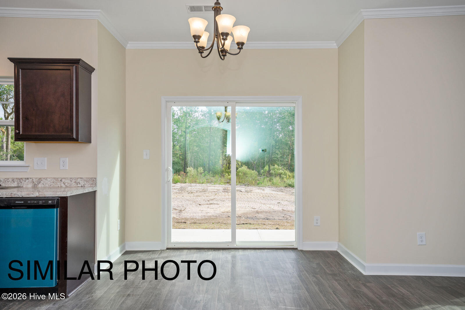 100566502 | Photo 14