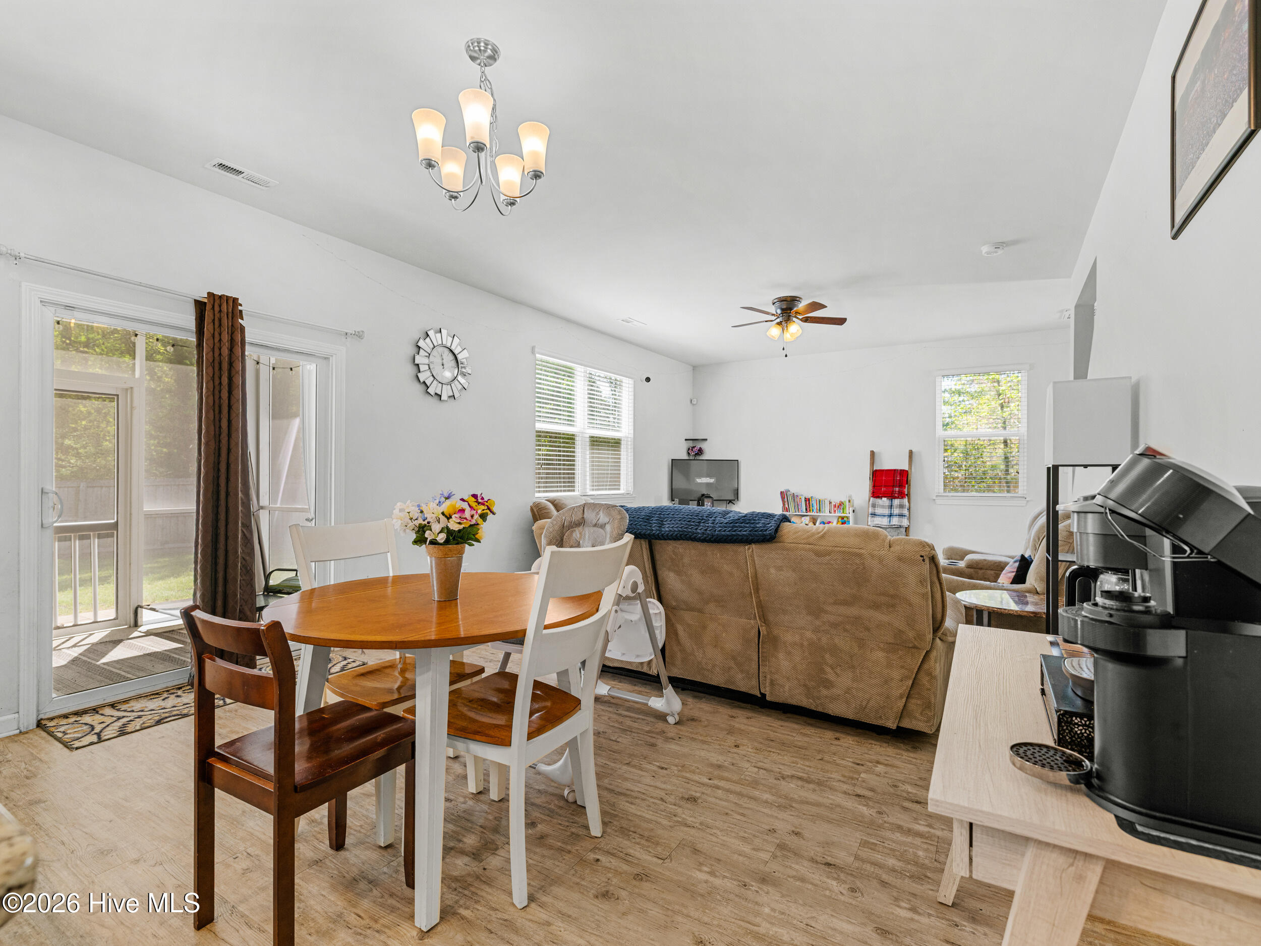 100567072 | Photo 13