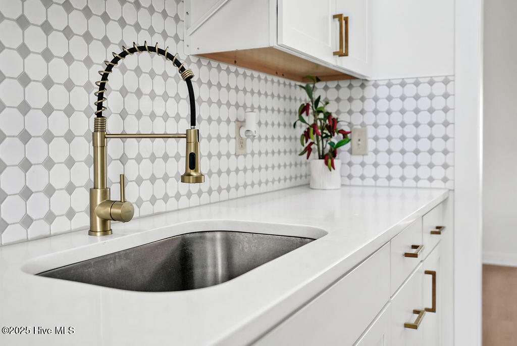 100570405 | Photo 34