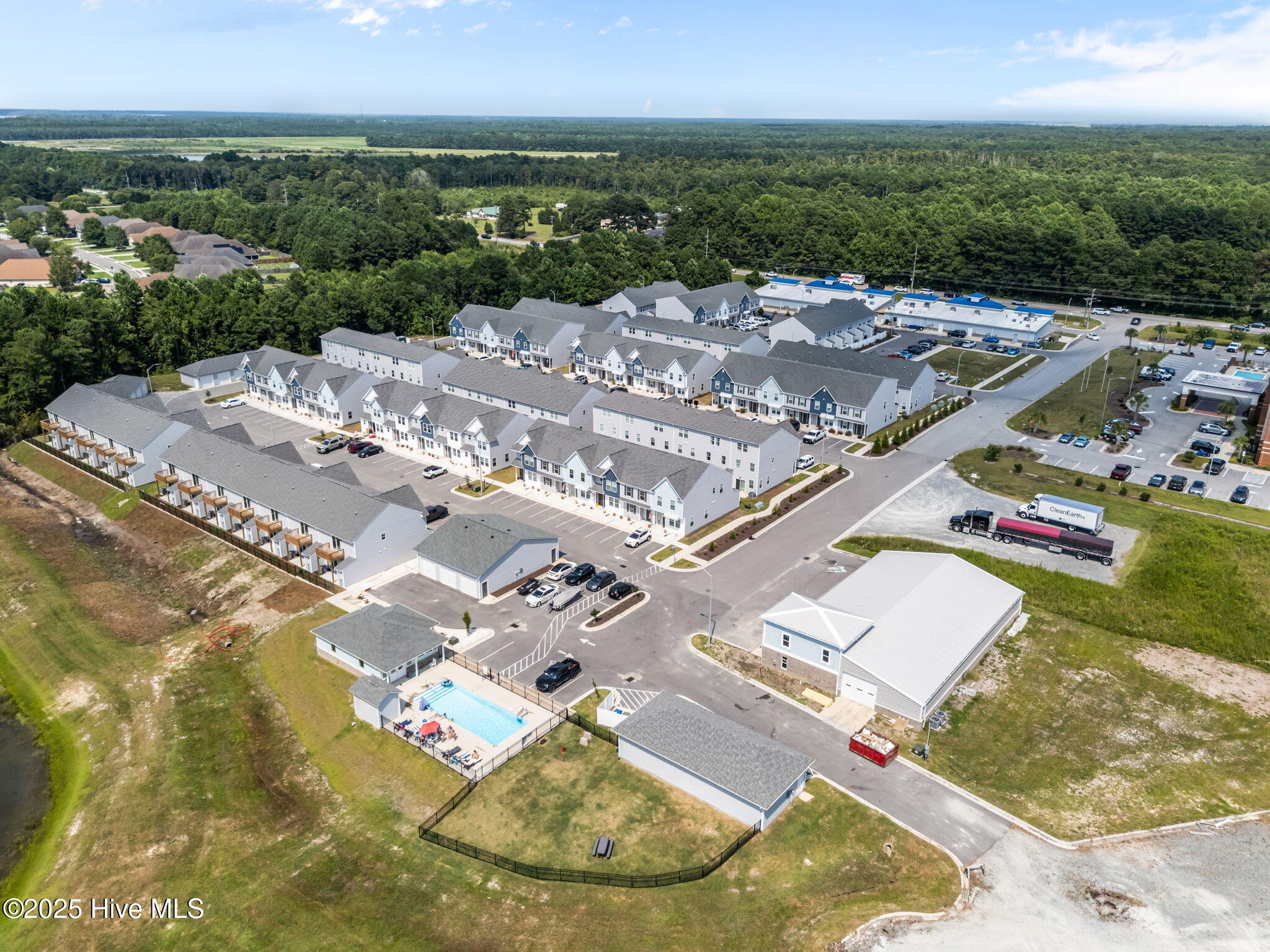 100534687 | Photo 27