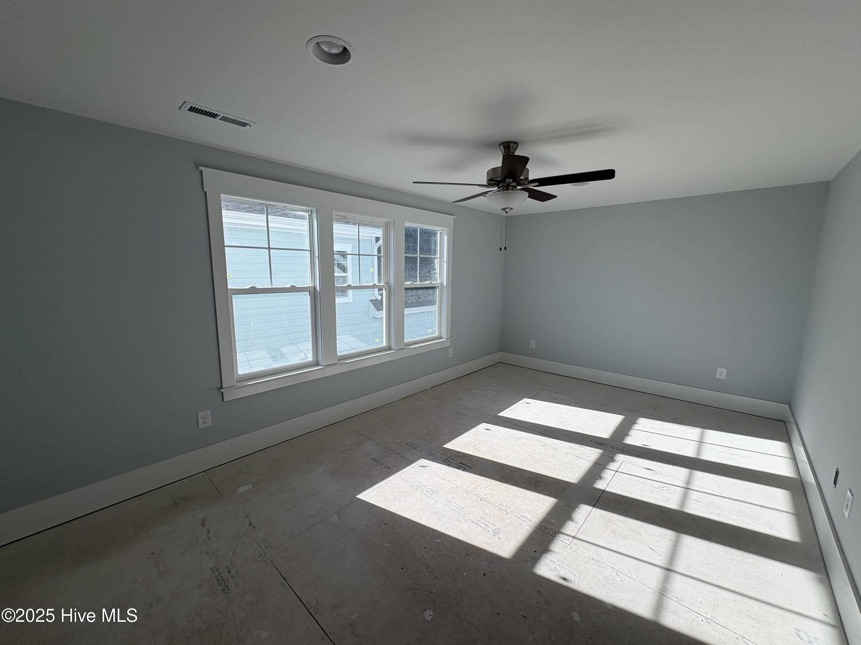 100528963 | Photo 15