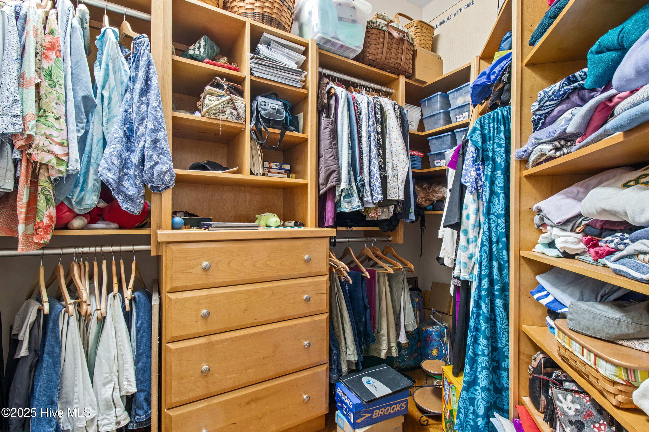 100540222 | Photo 28