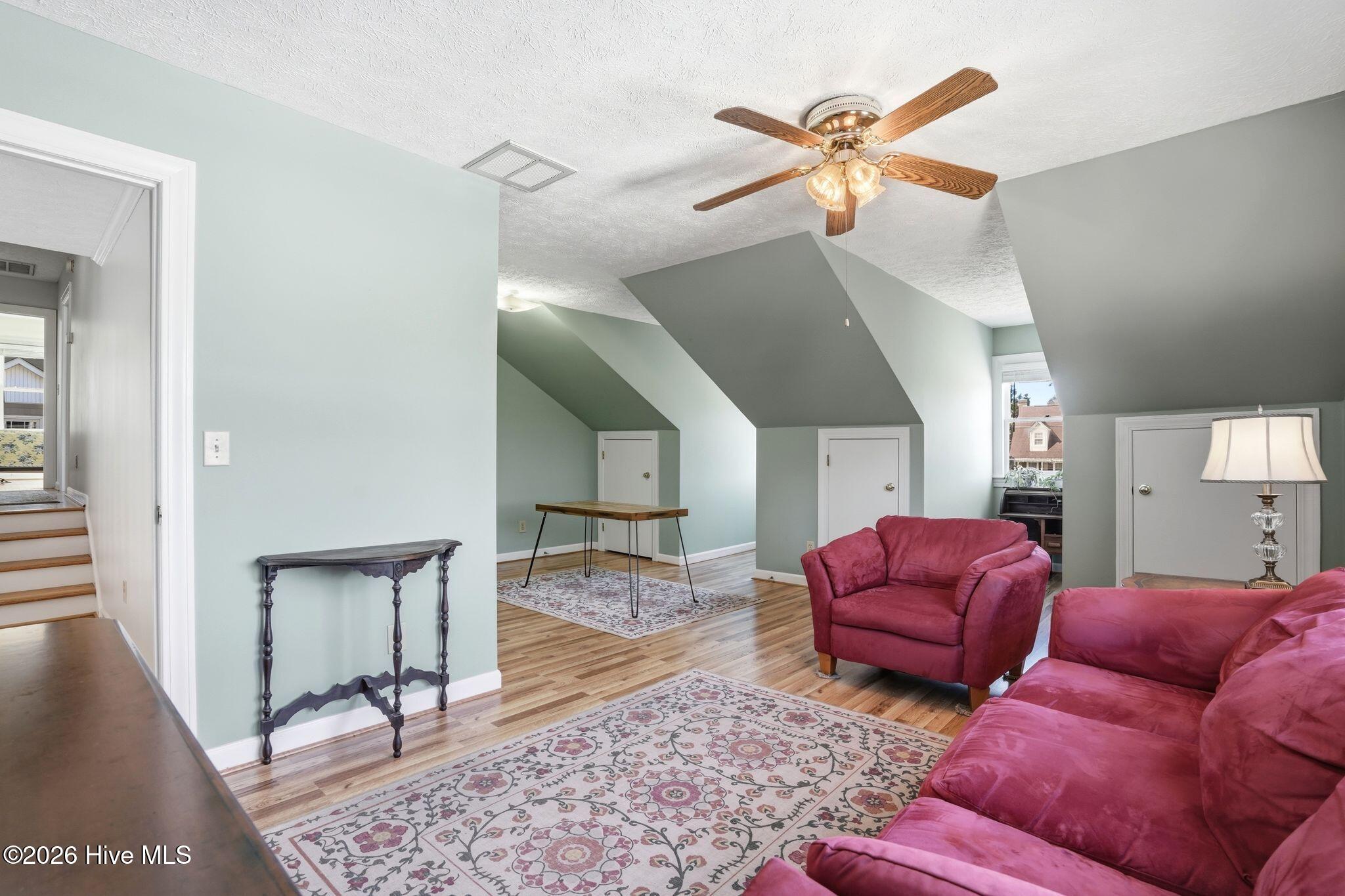 100556511 | Photo 53