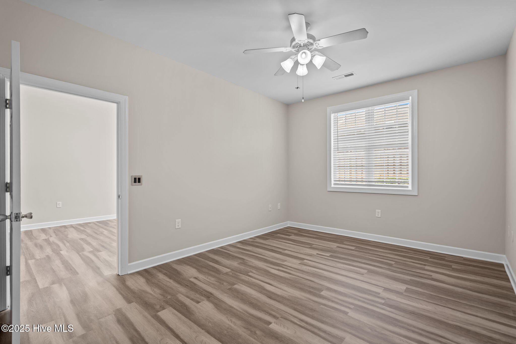 100540244 | Photo 21