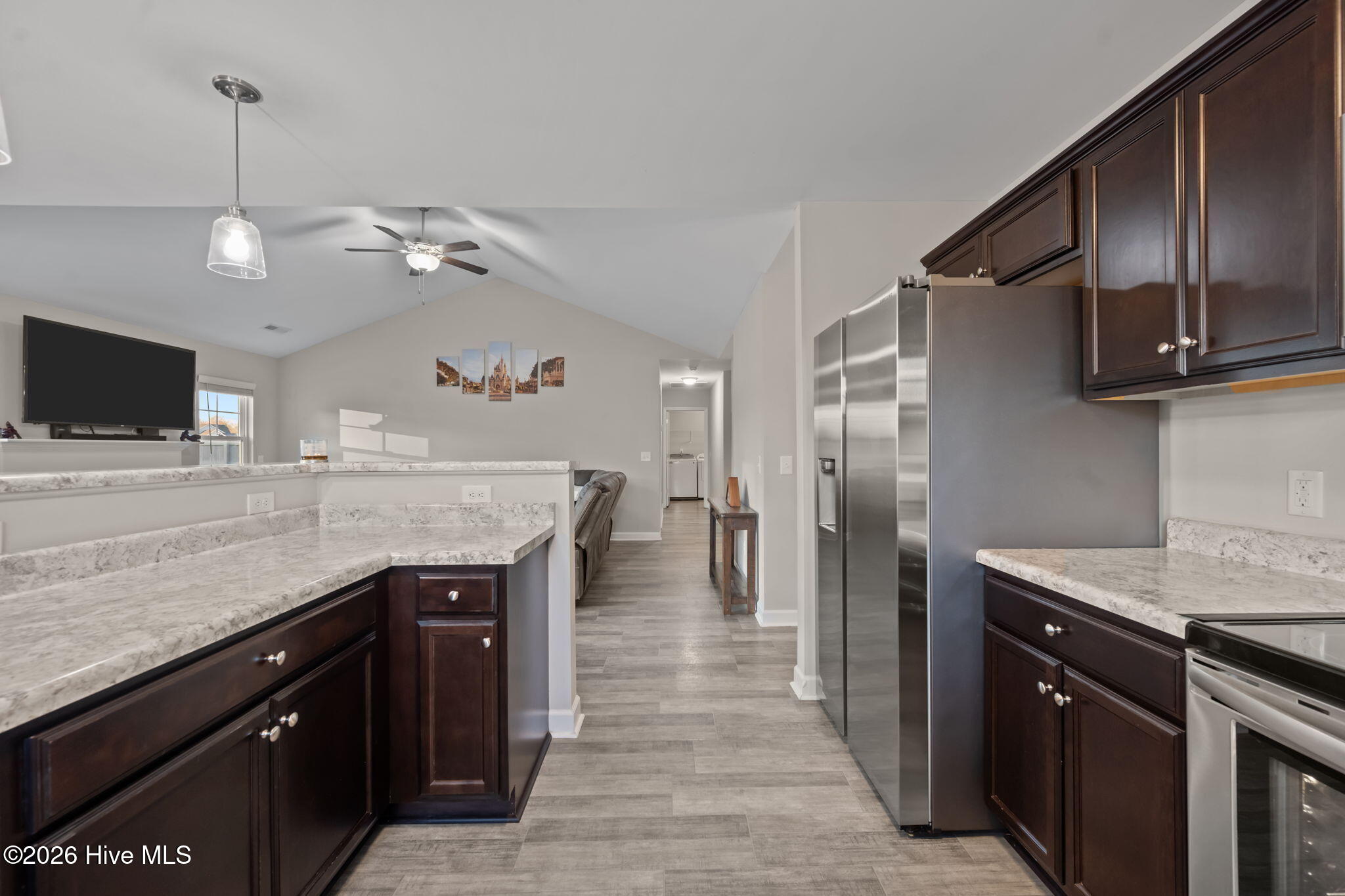 100548485 | Photo 15