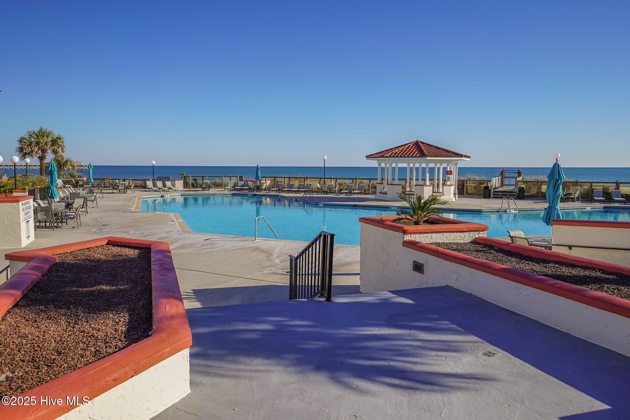 100535183 | Photo 44