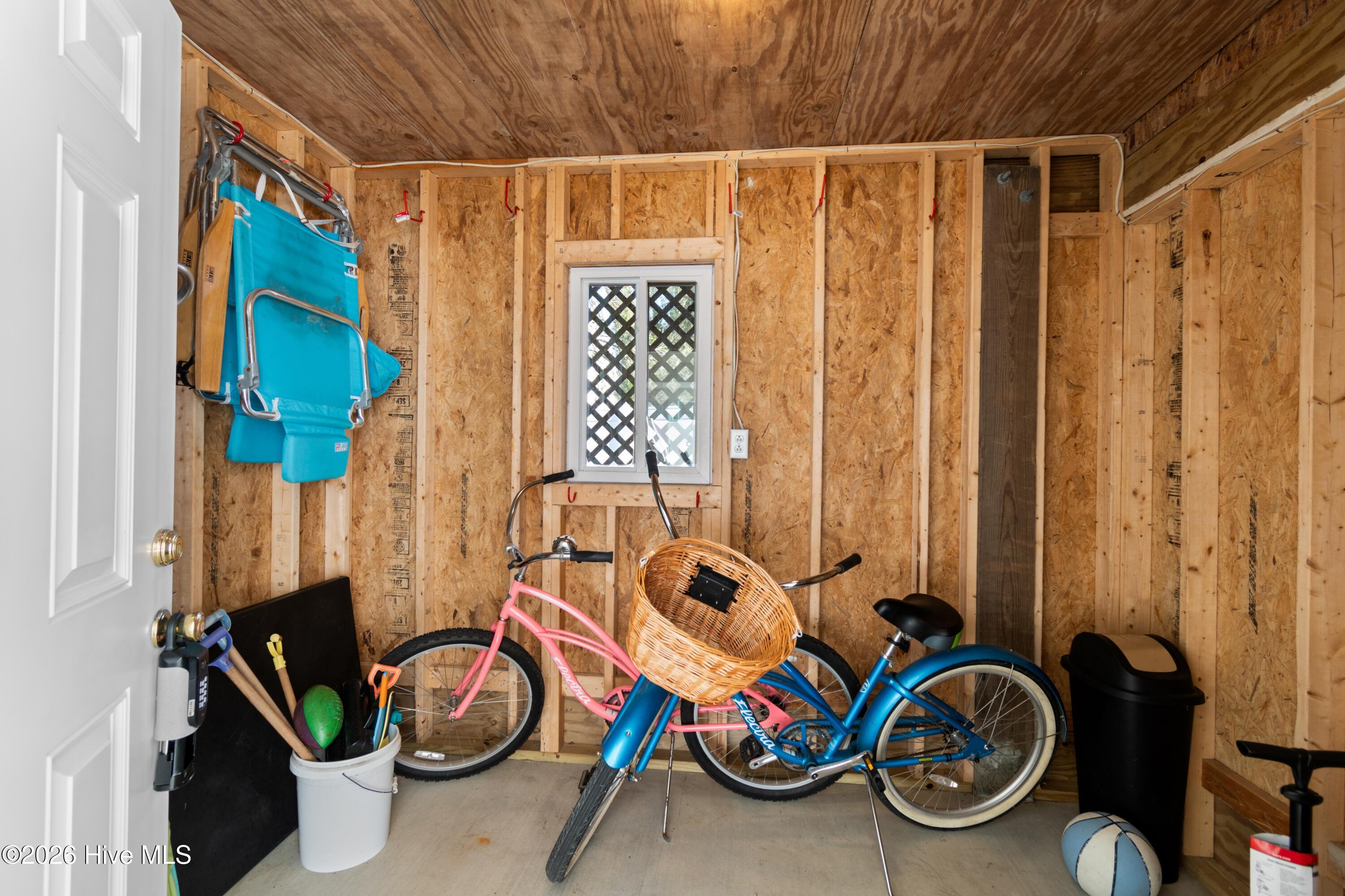 100561293 | Photo 46