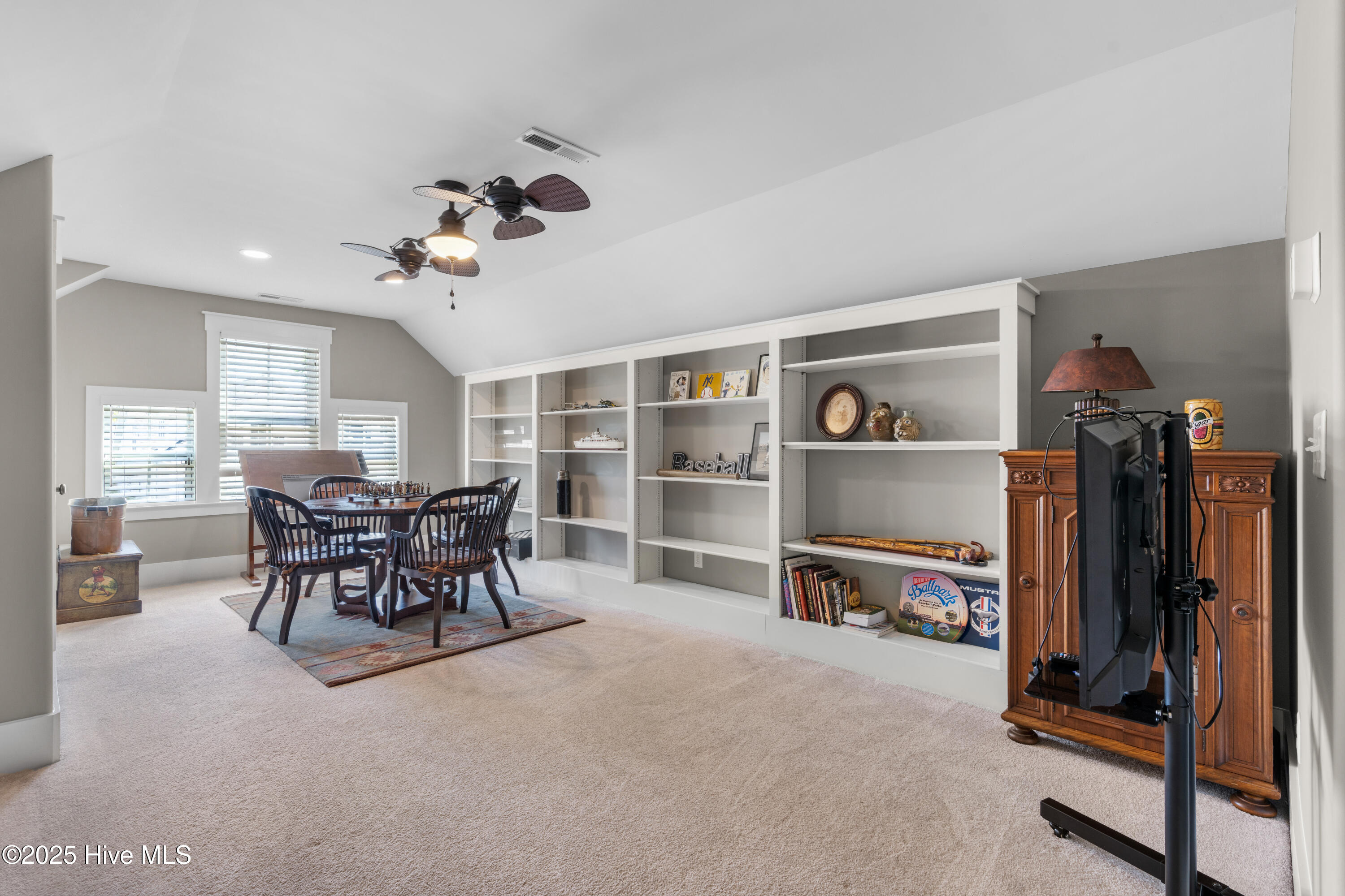 100543866 | Photo 64