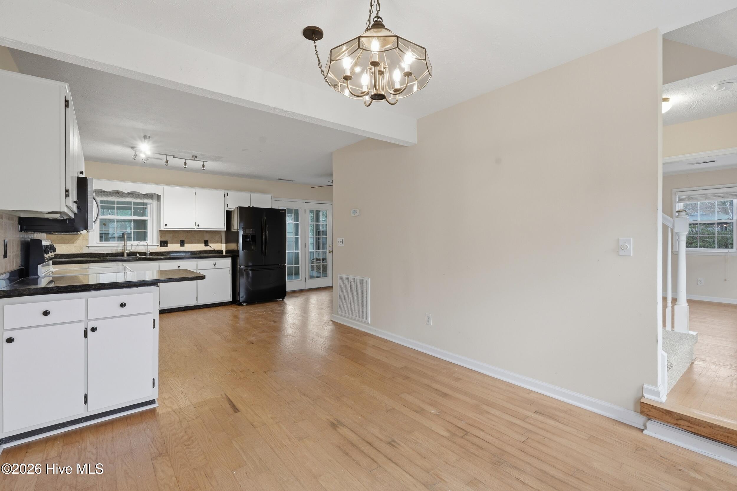 100559462 | Photo 14