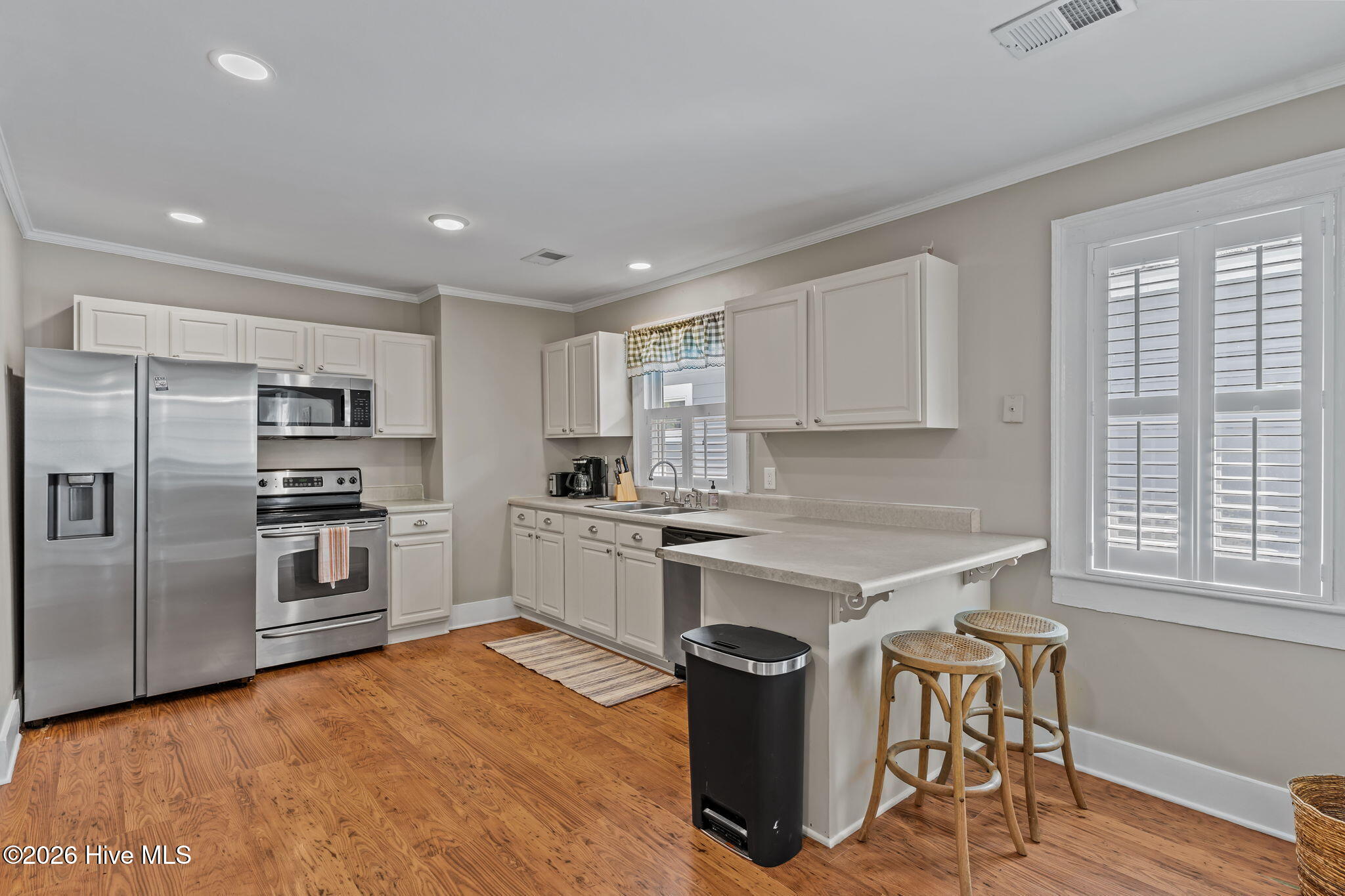 100561310 | Photo 15