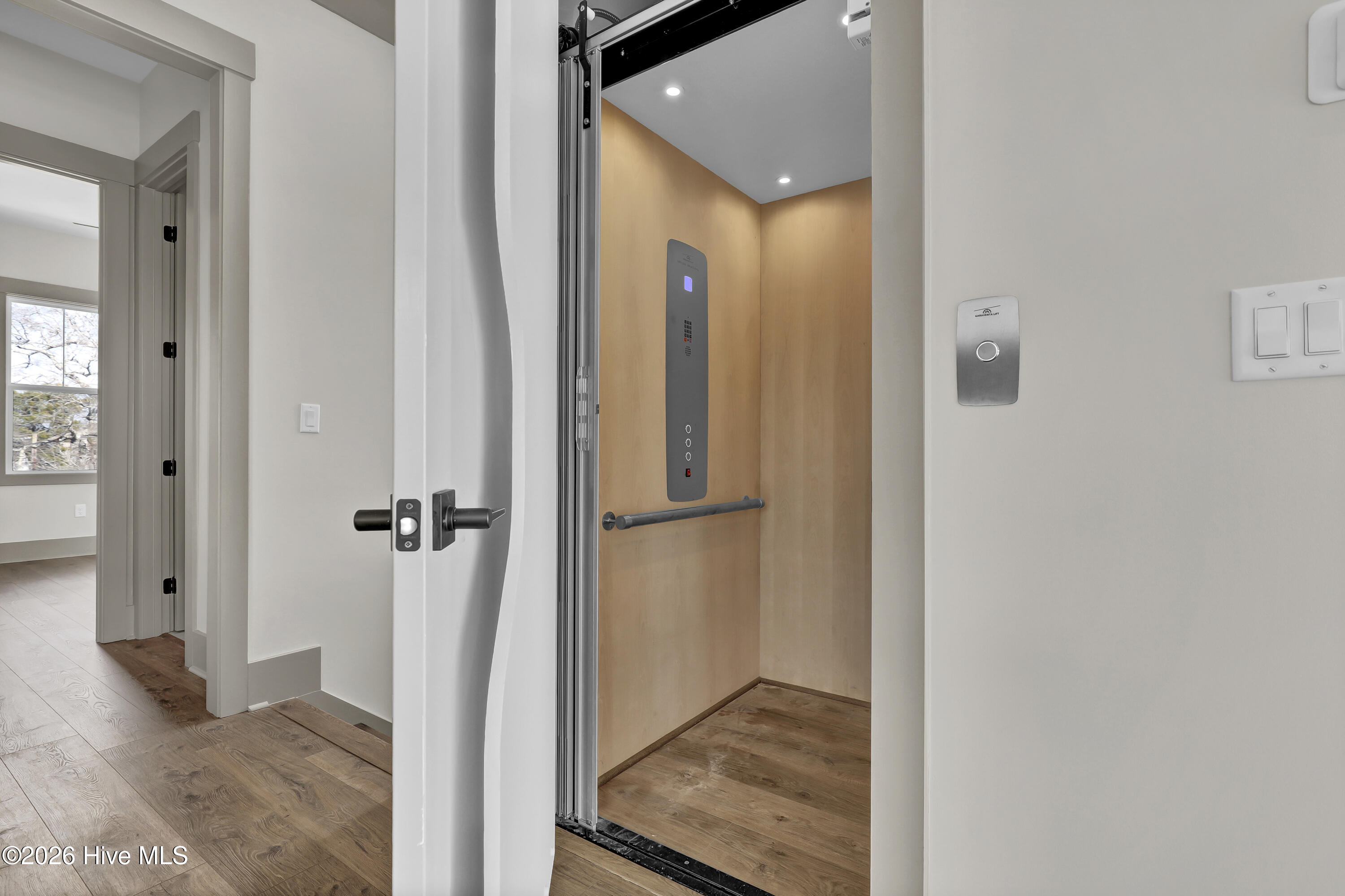 100554929 | Photo 19