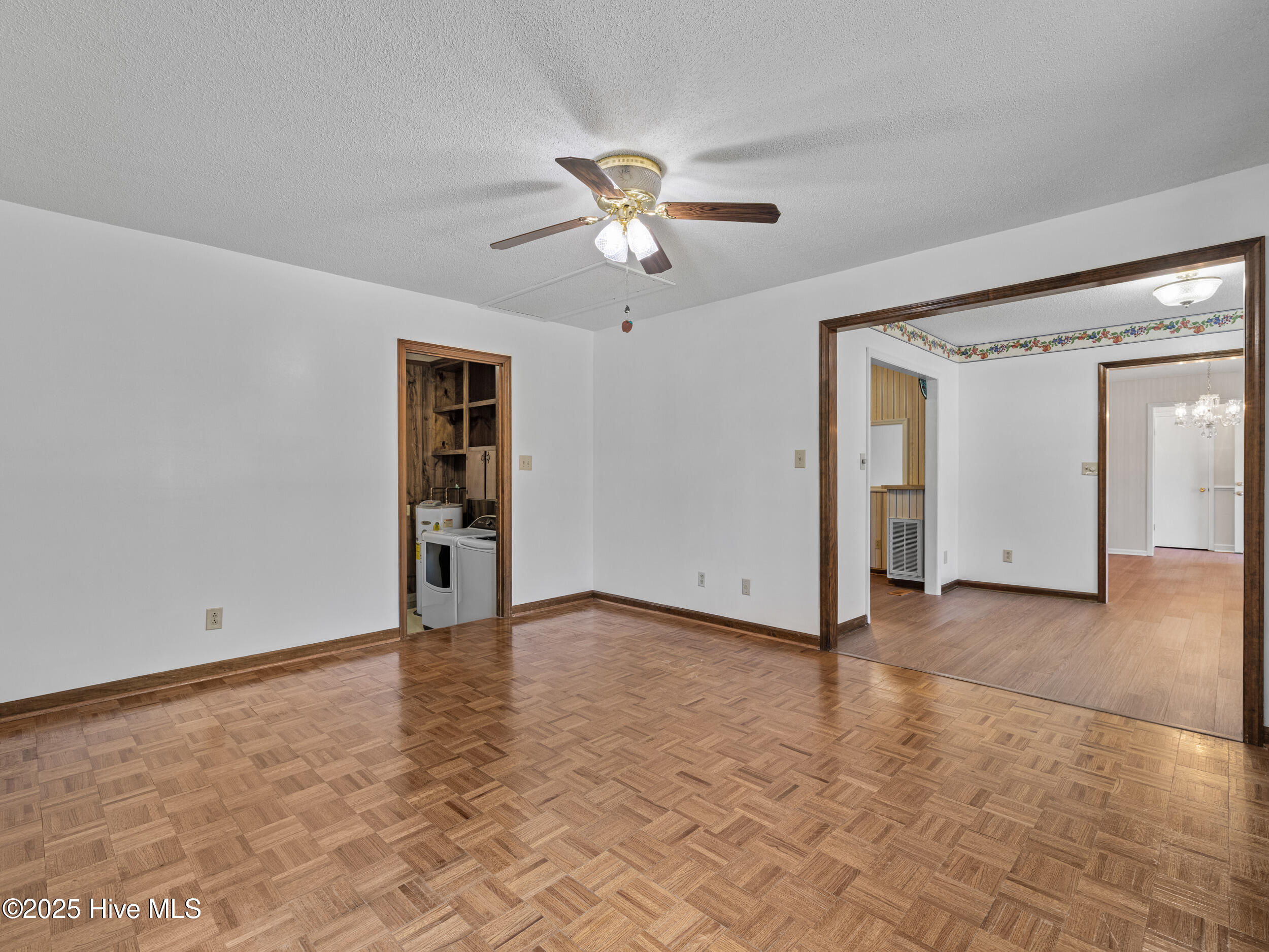 100544325 | Photo 31