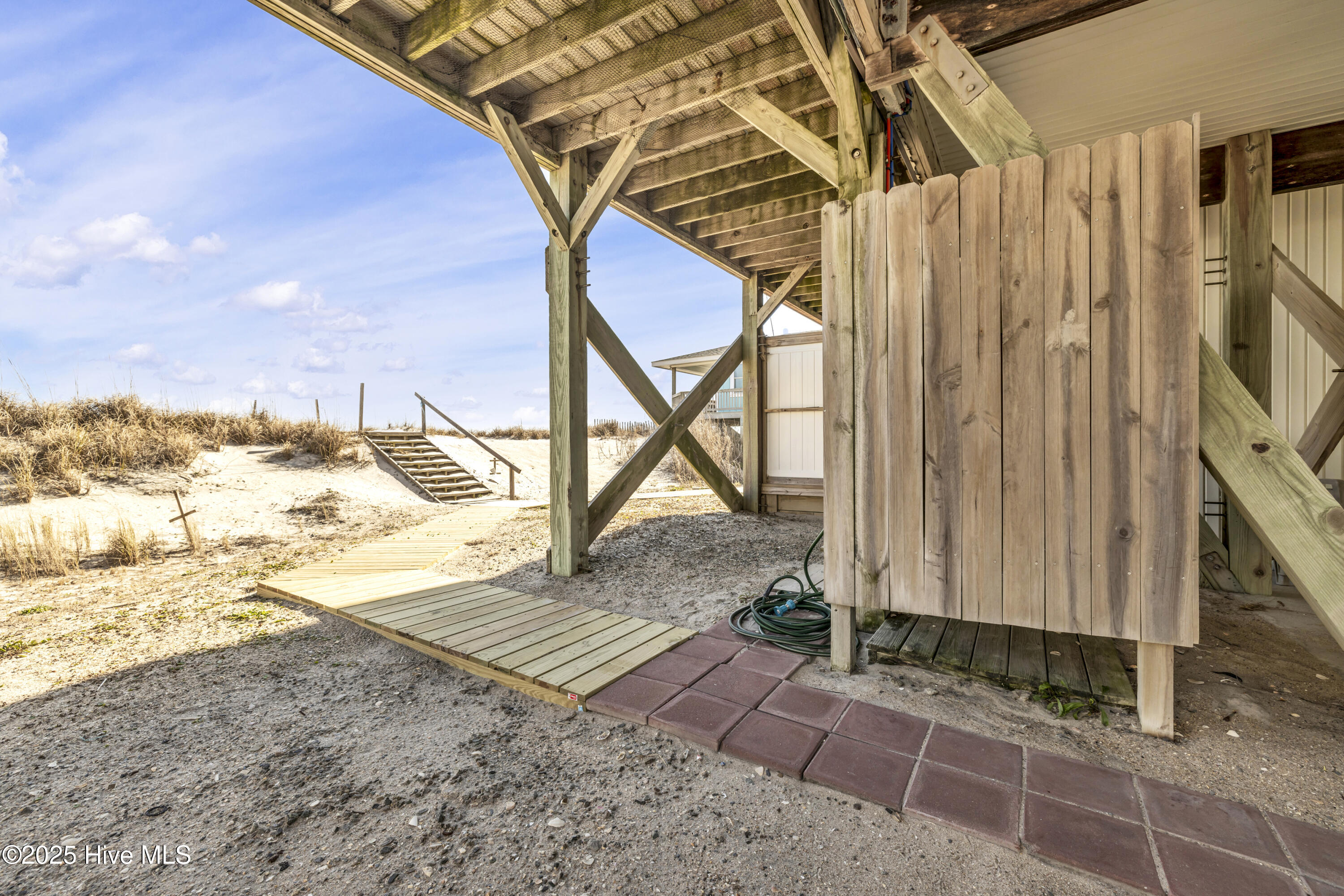 100511067 | Photo 29