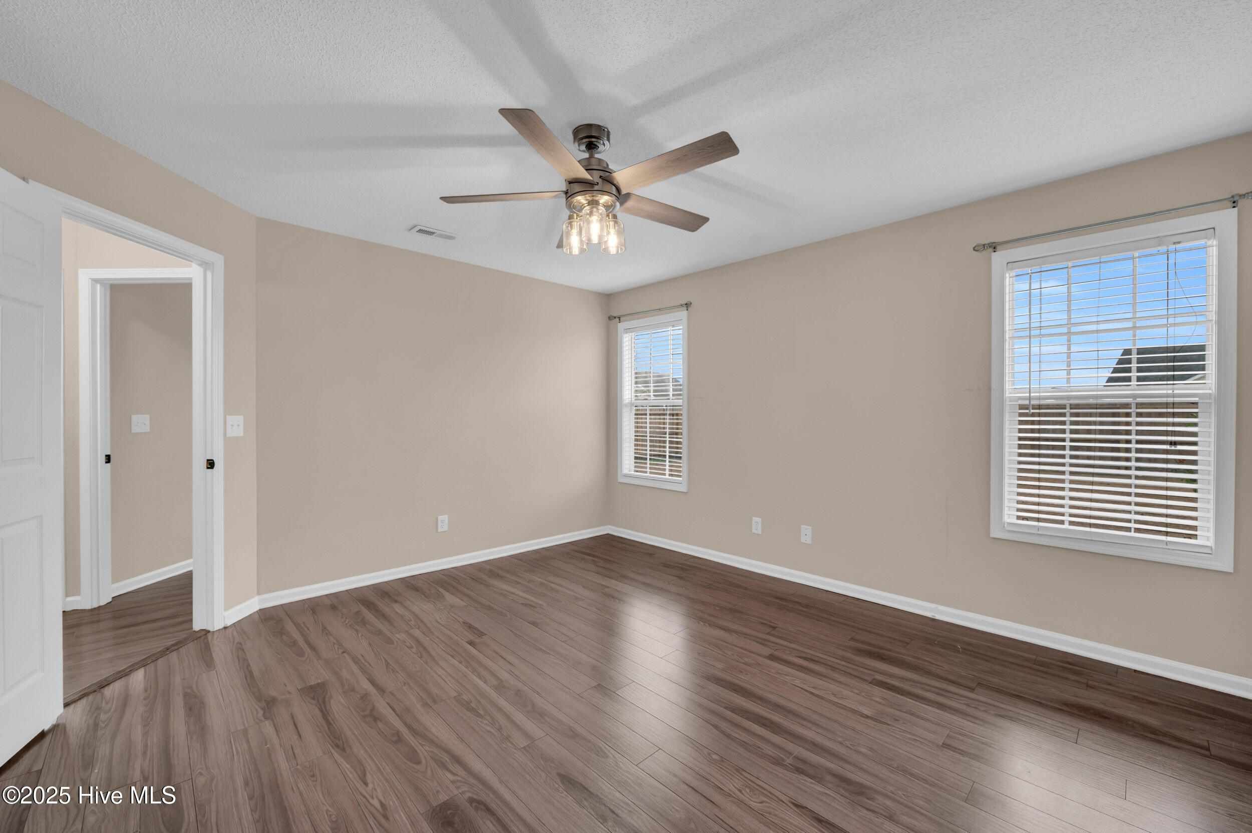 100543780 | Photo 13