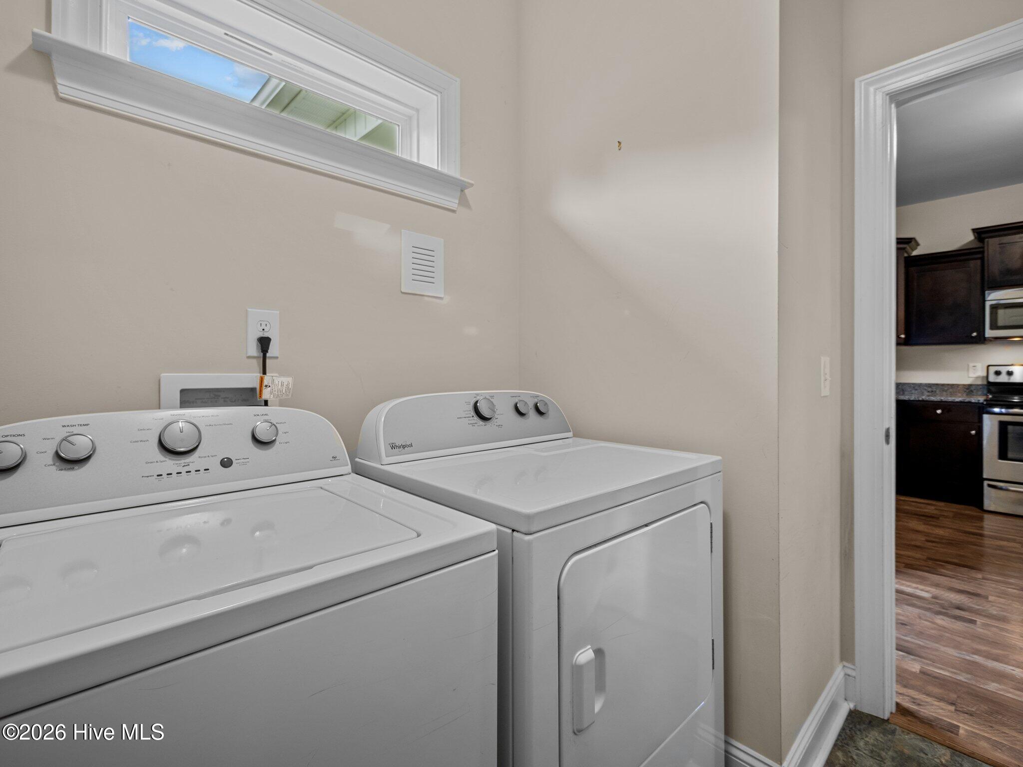 100566345 | Photo 32