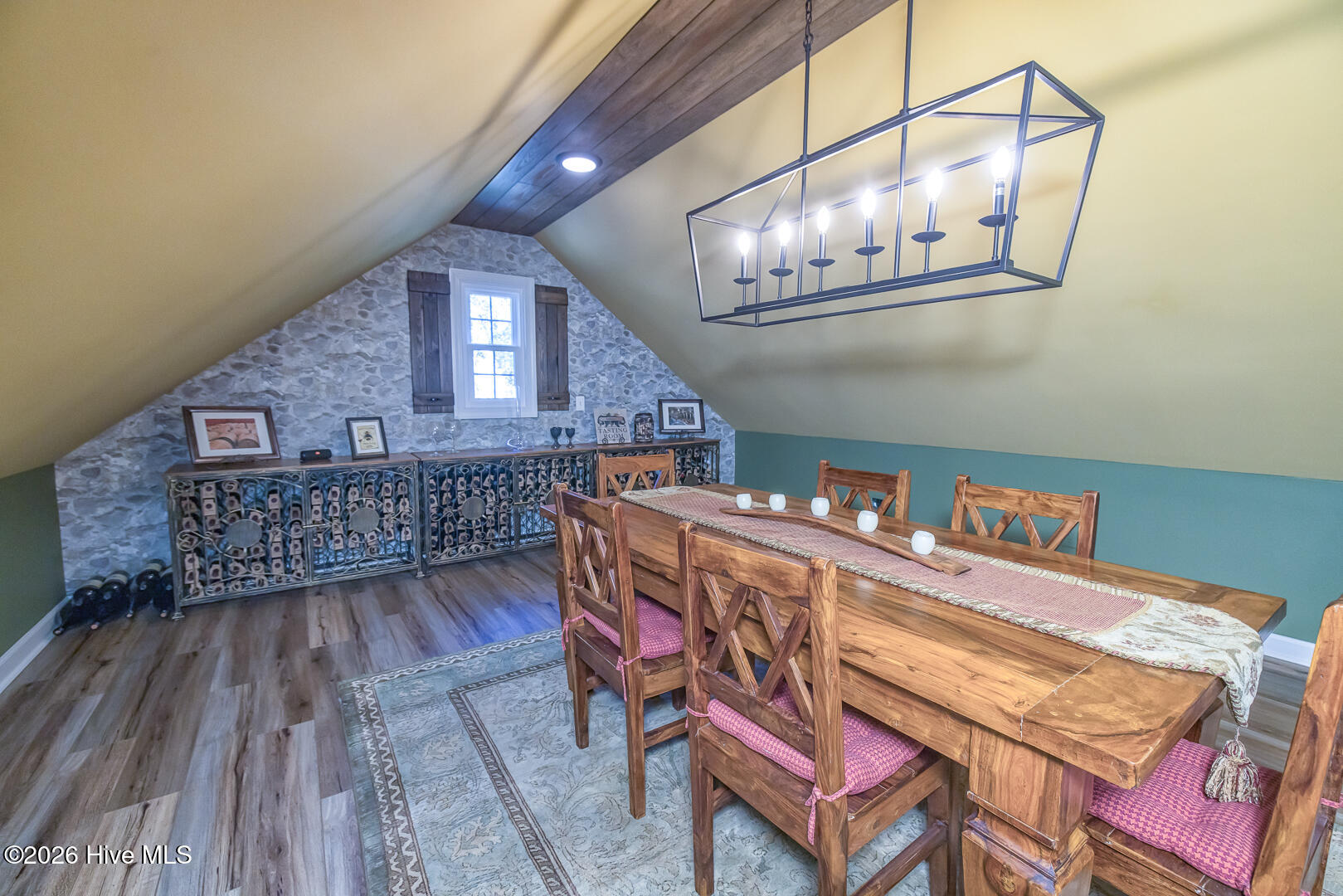 100550296 | Photo 43