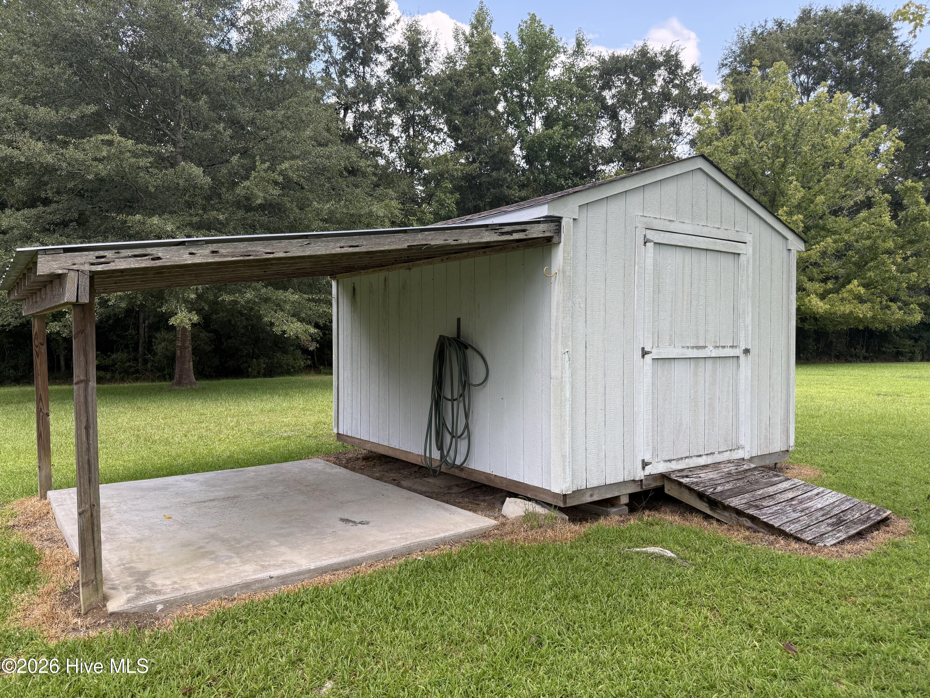 564 Alligator Loop Road,Merritt