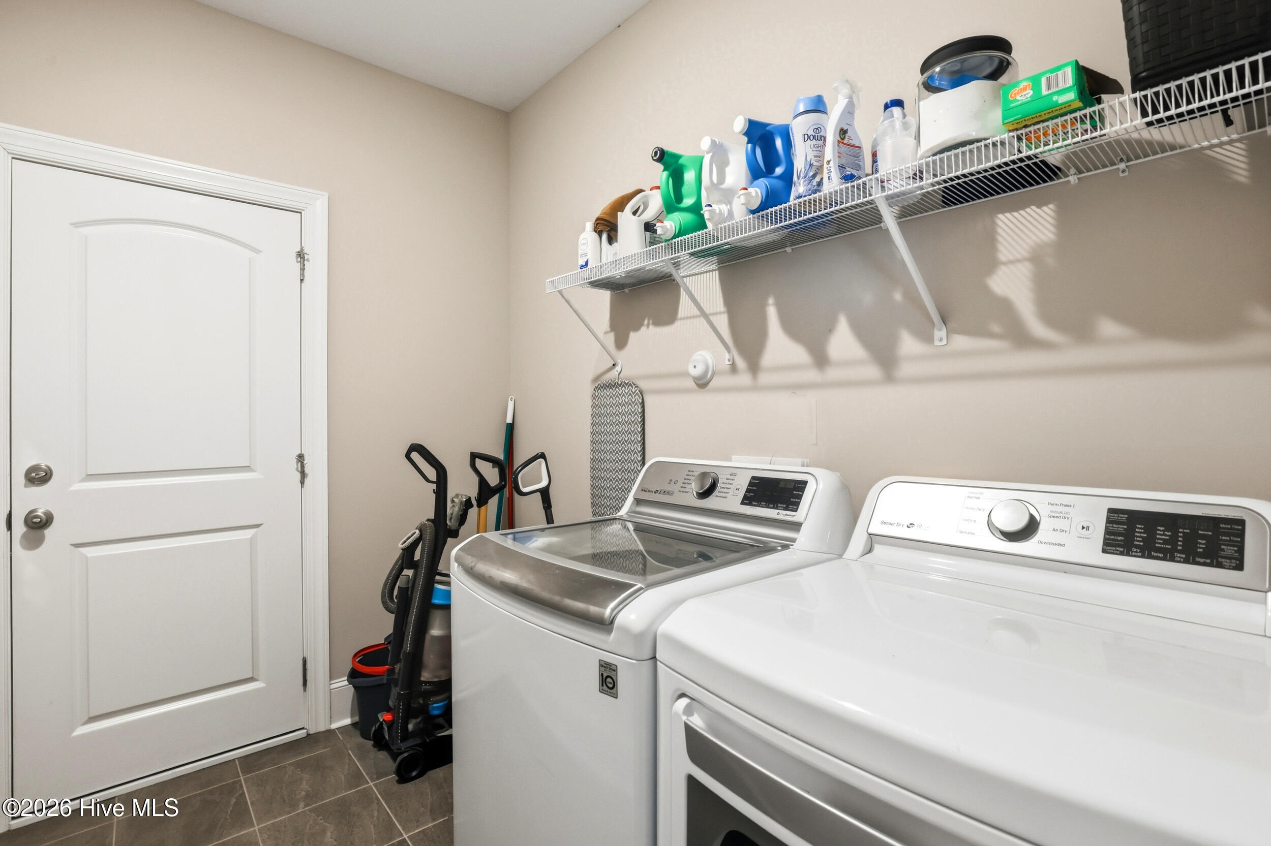 100569214 | Photo 33