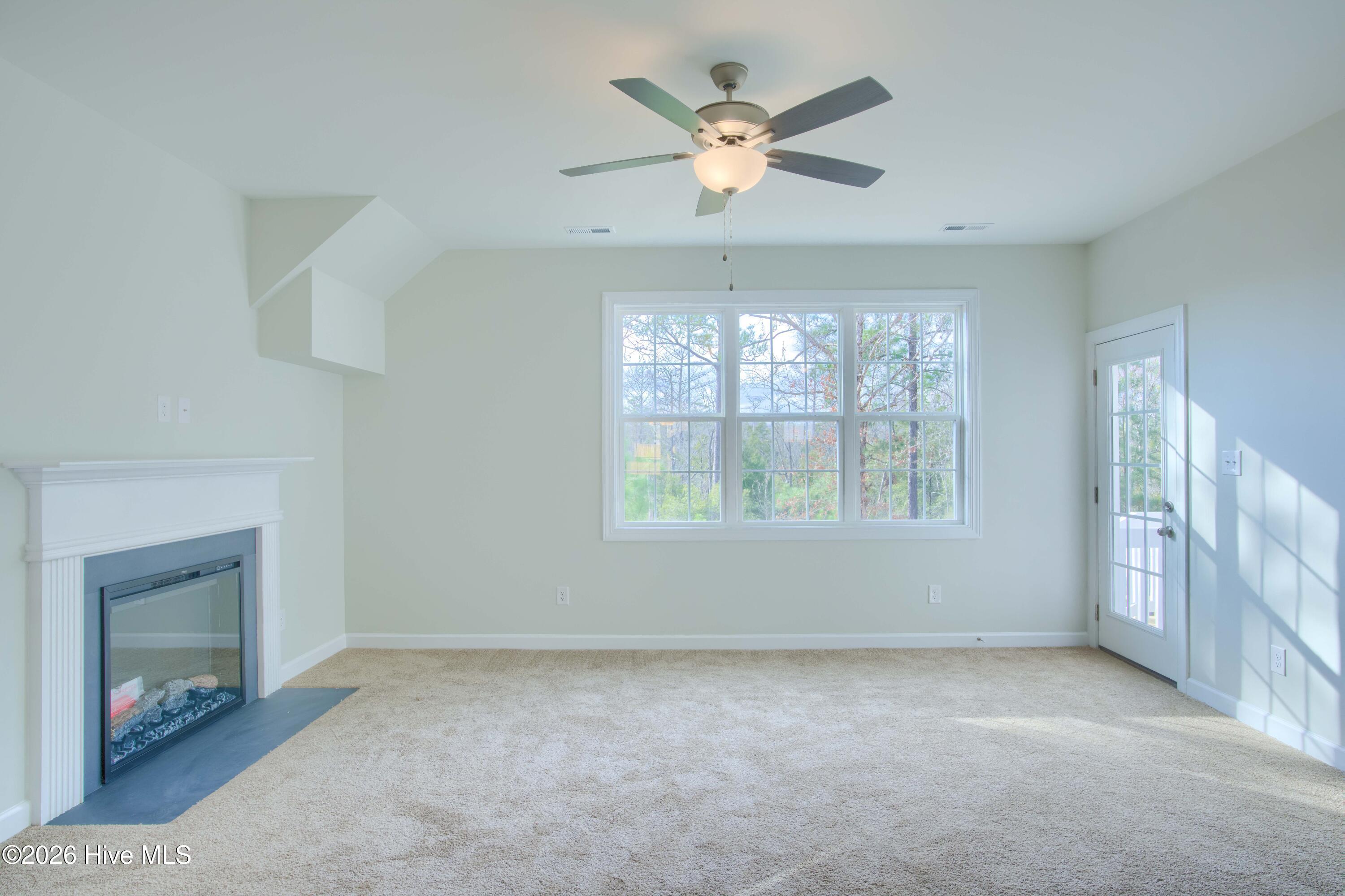 100526870 | Photo 22