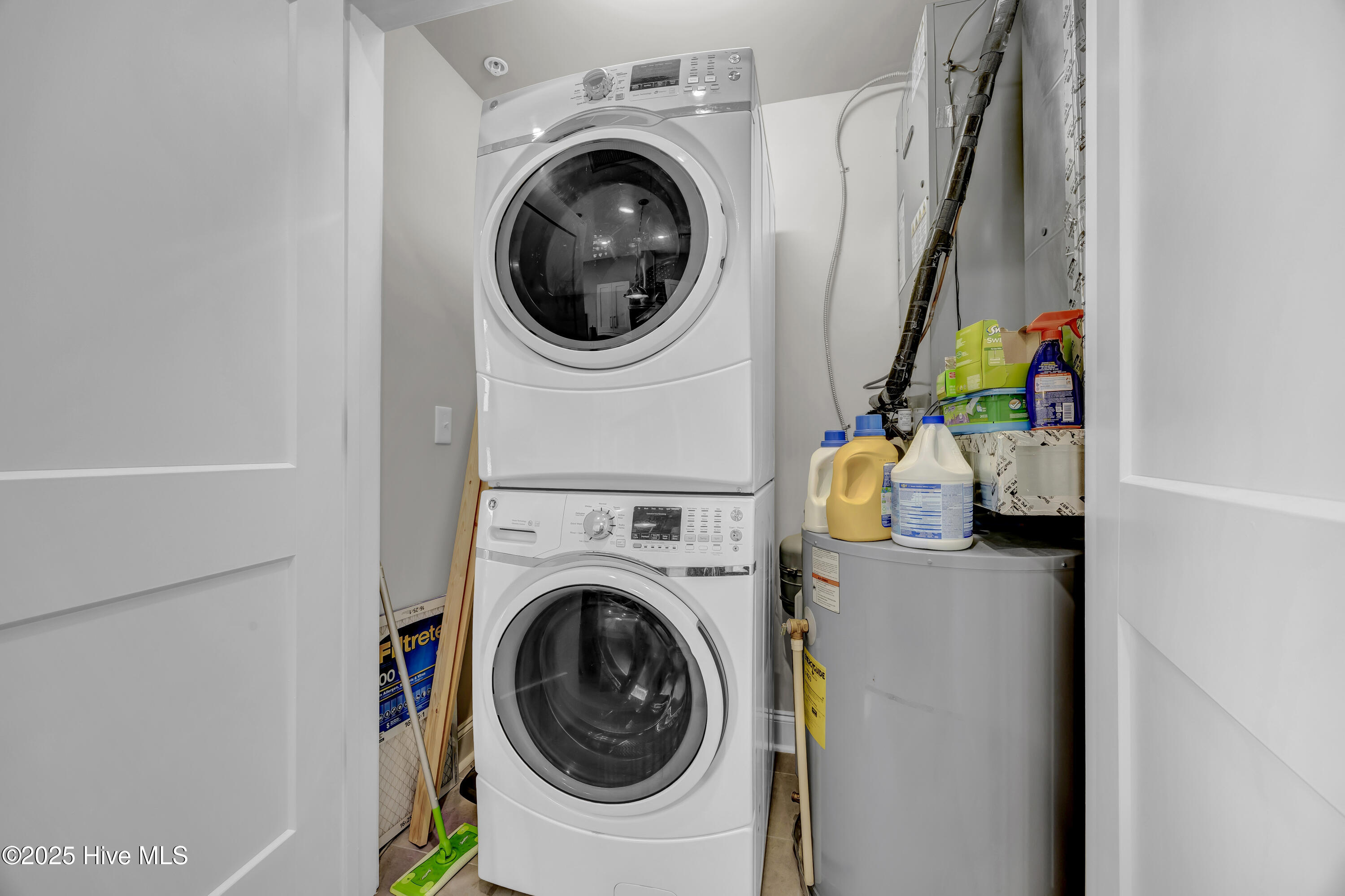 100556098 | Photo 17