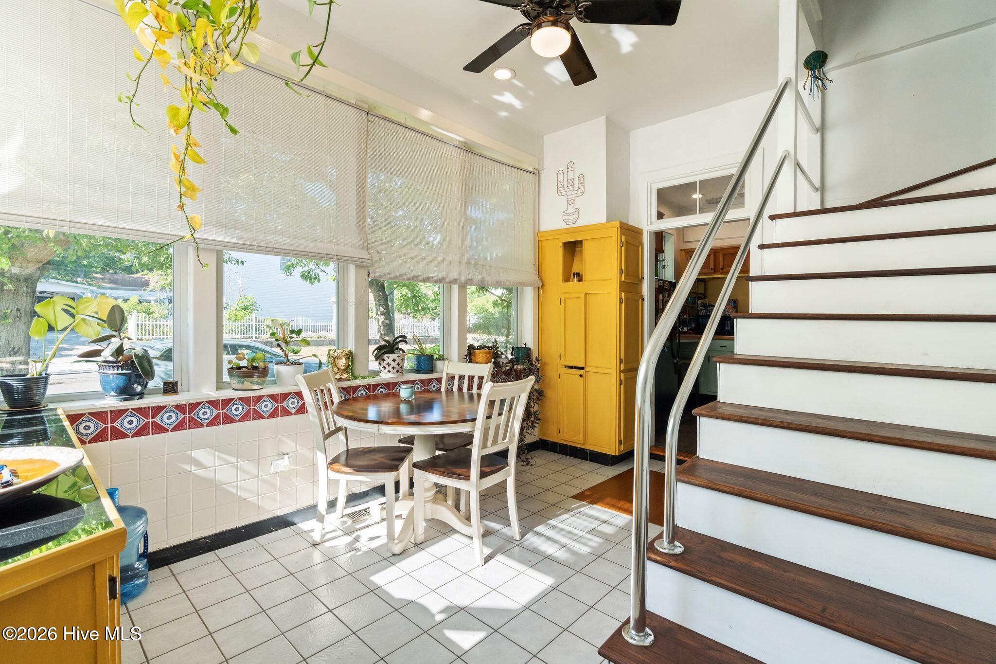 100570327 | Photo 29