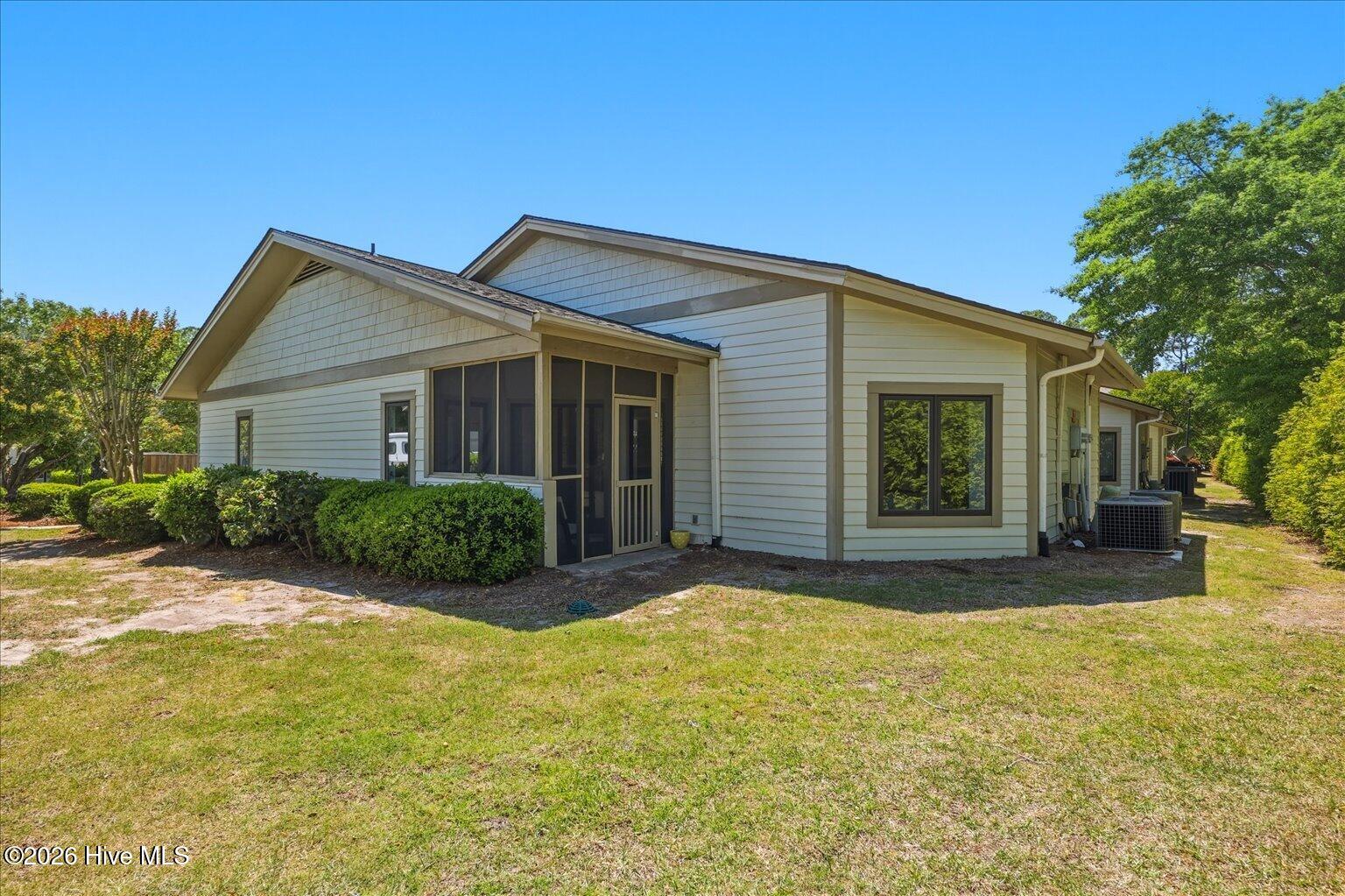 100569130 | Photo 16