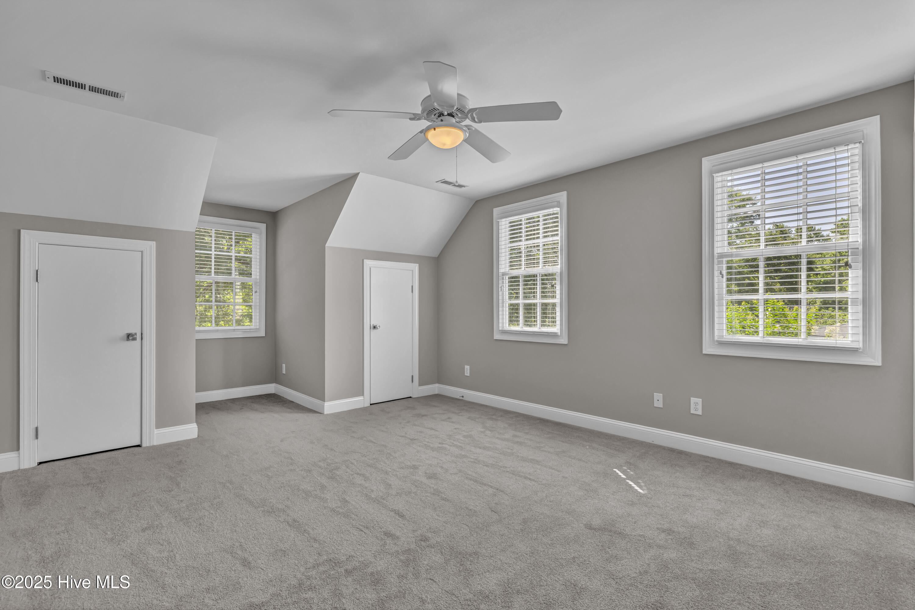 100516231 | Photo 42