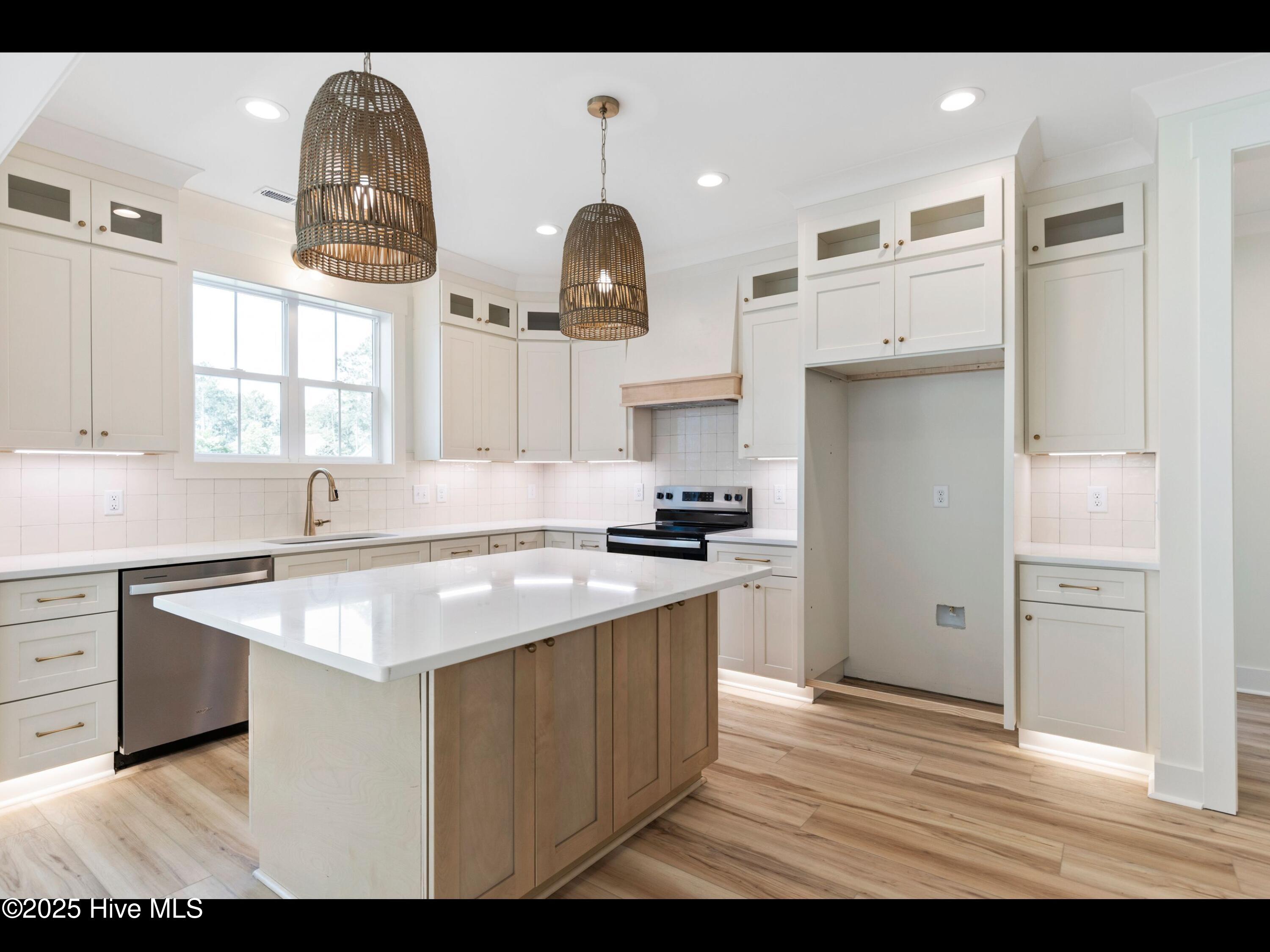 100490321 | Photo 17