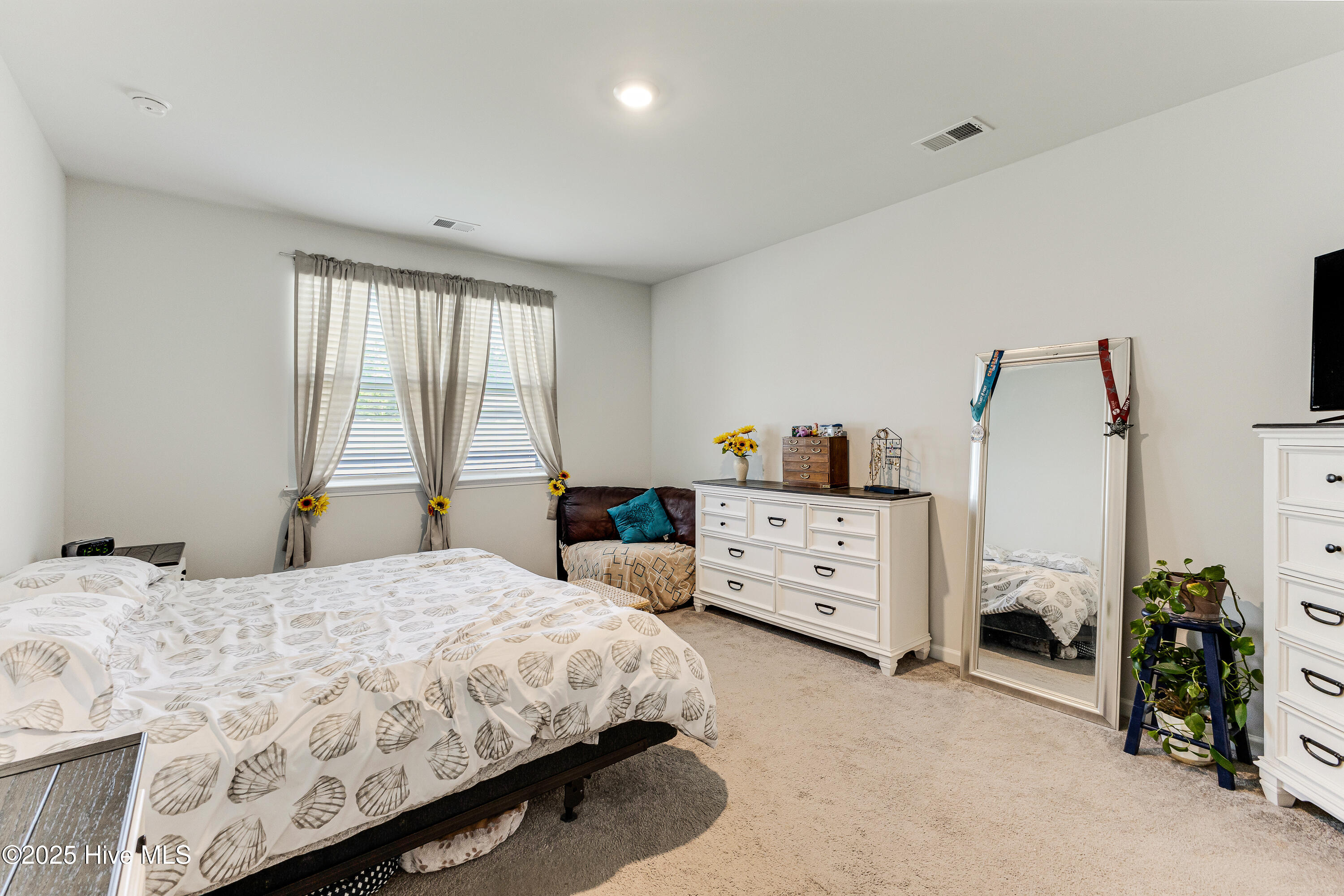 100521011 | Photo 15