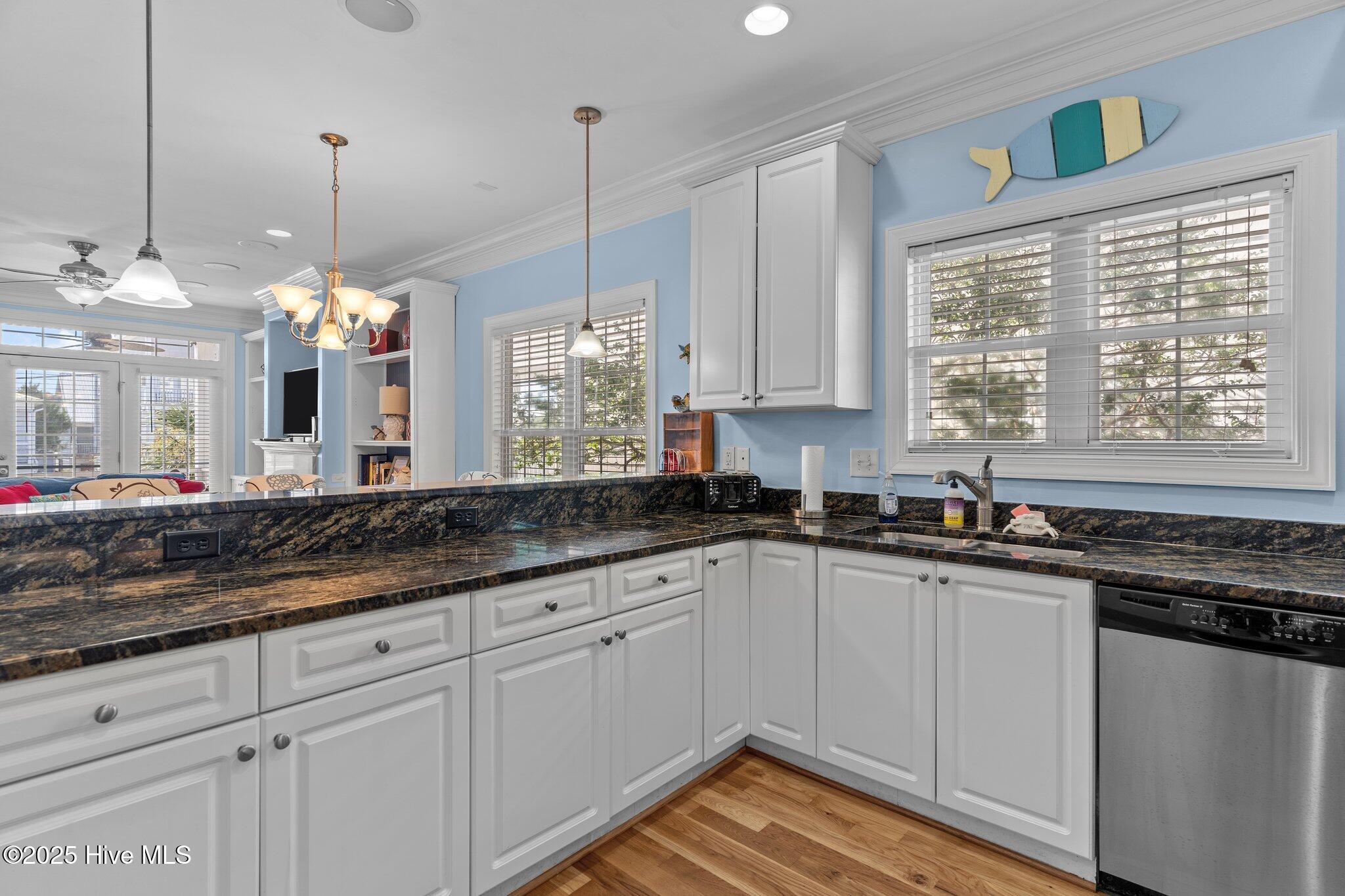 100547030 | Photo 40