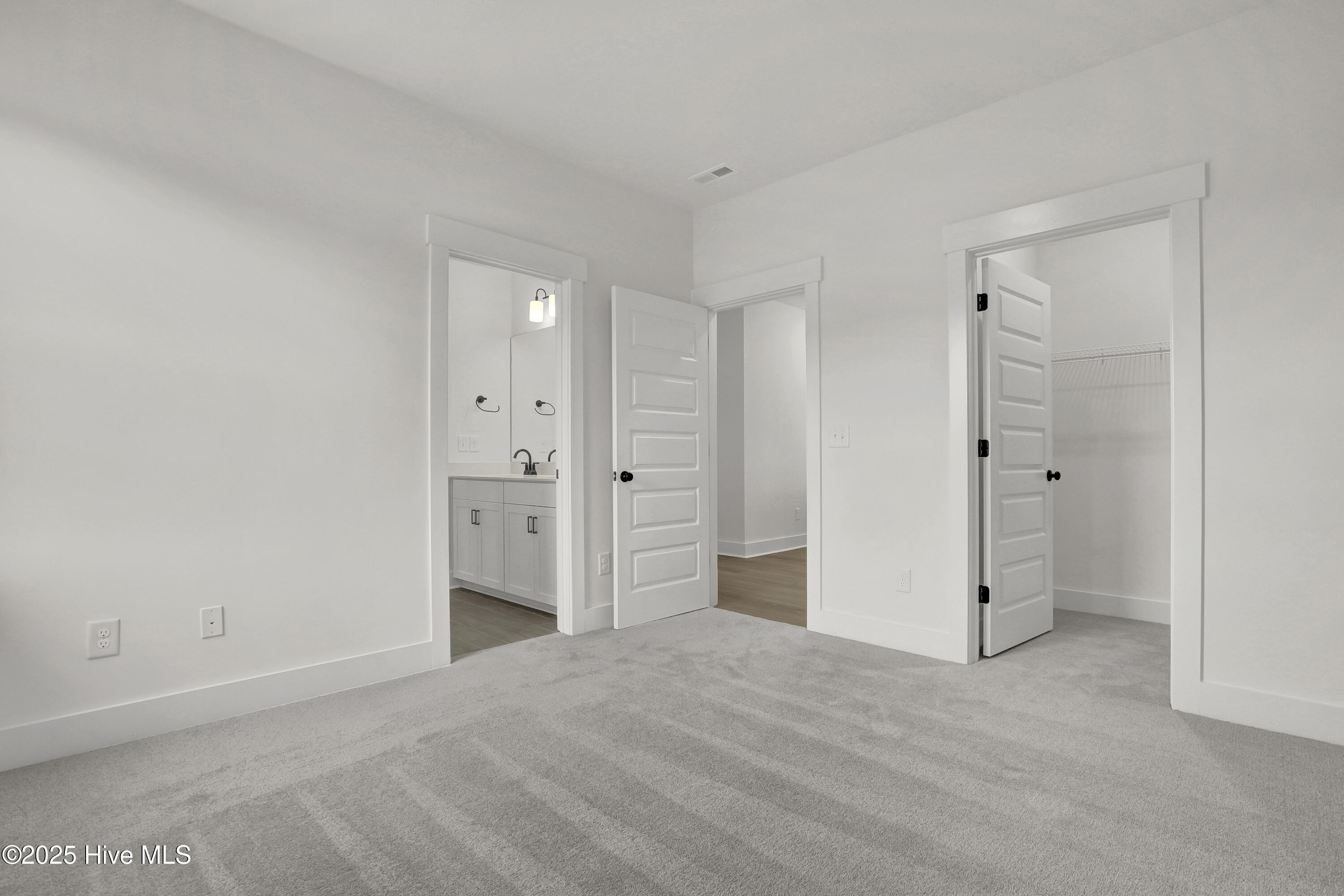 100519172 | Photo 19